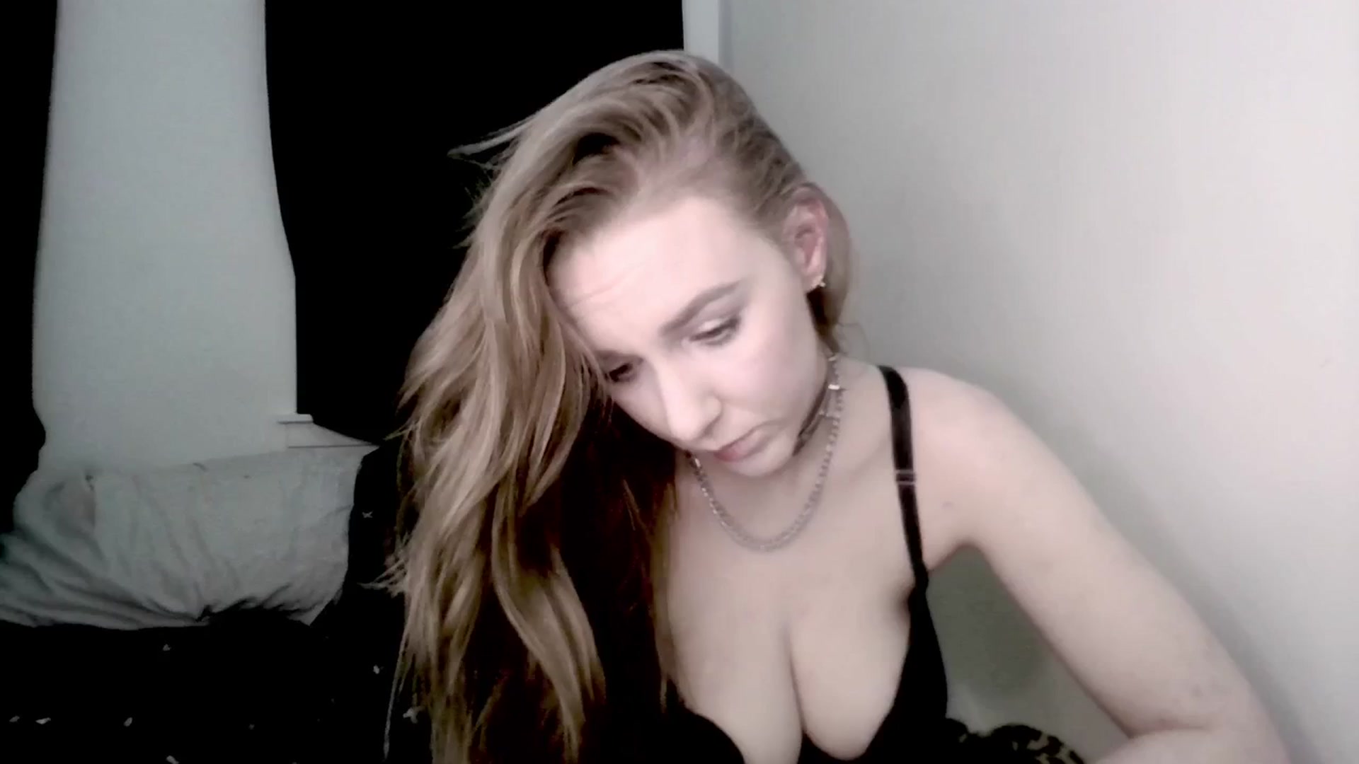 Gallery image thumbnail from ItsRavenRoses's myfreecams stream on, 03/19/2024, 12:36 image 2 of 20