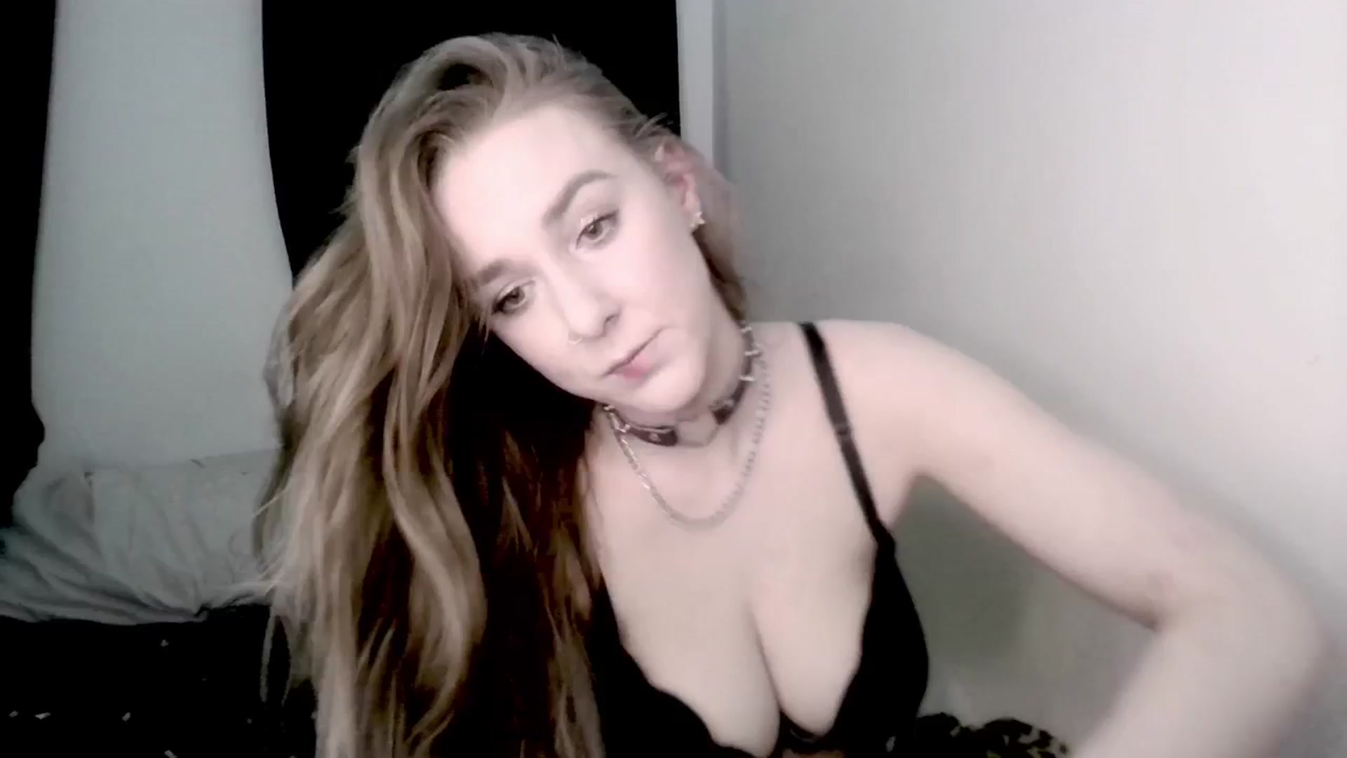 Gallery image thumbnail from ItsRavenRoses's myfreecams stream on, 03/19/2024, 12:36 image 1 of 20