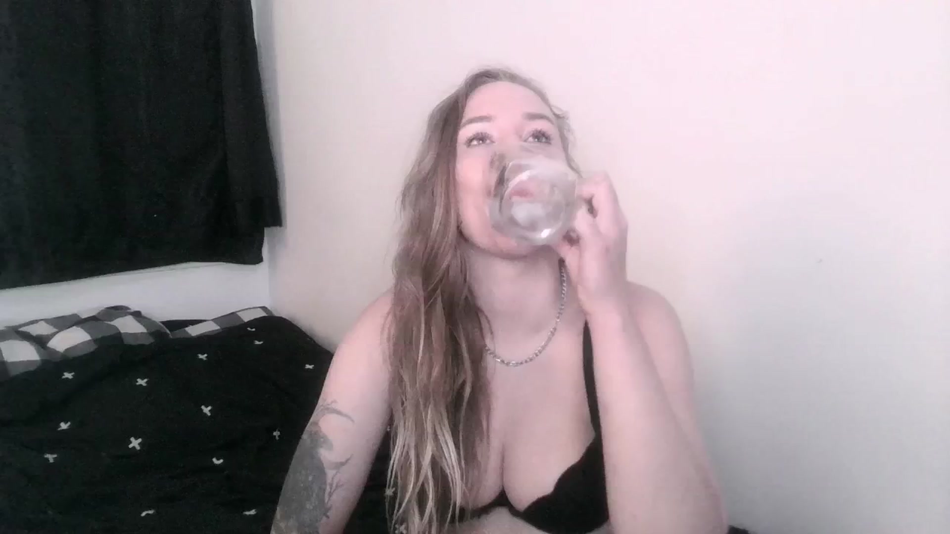 Gallery image thumbnail from ItsRavenRoses's myfreecams stream on, 05/26/2024, 22:07 image 12 of 20