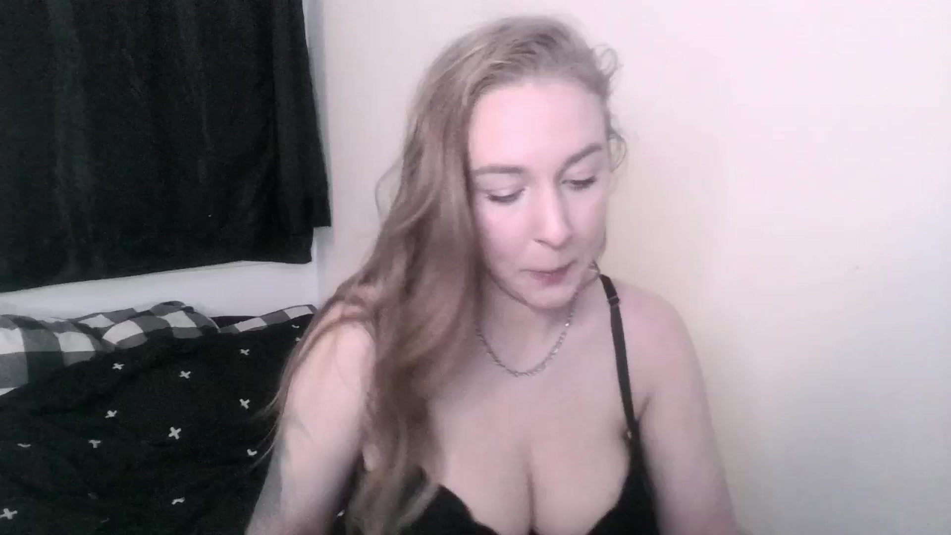 Gallery image thumbnail from ItsRavenRoses's myfreecams stream on, 05/26/2024, 22:07 image 4 of 20