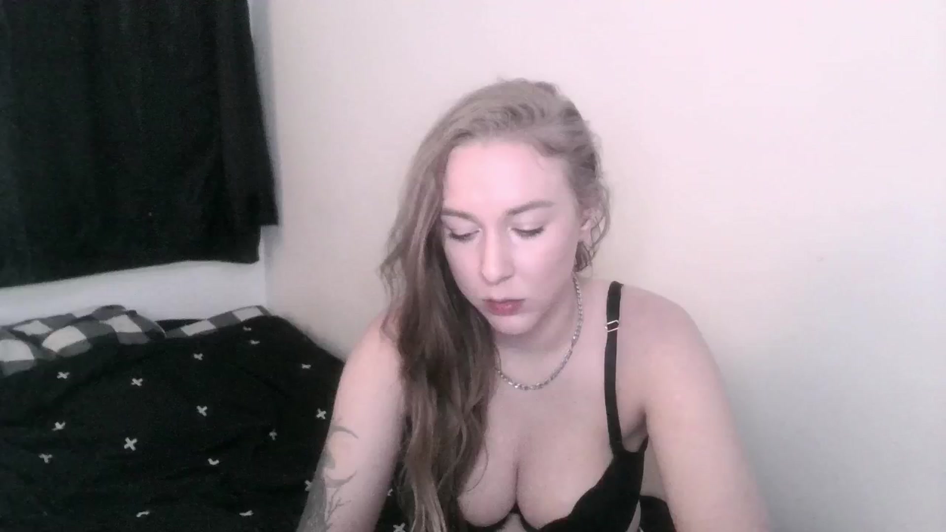 Gallery image thumbnail from ItsRavenRoses's myfreecams stream on, 05/26/2024, 22:07 image 15 of 20