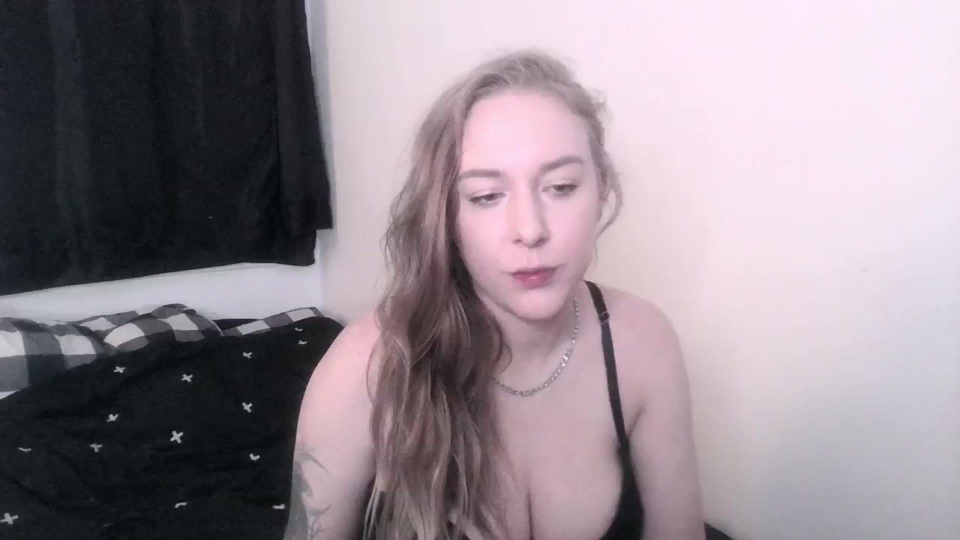 Gallery image thumbnail from ItsRavenRoses's myfreecams stream on, 05/26/2024, 22:07 image 10 of 20