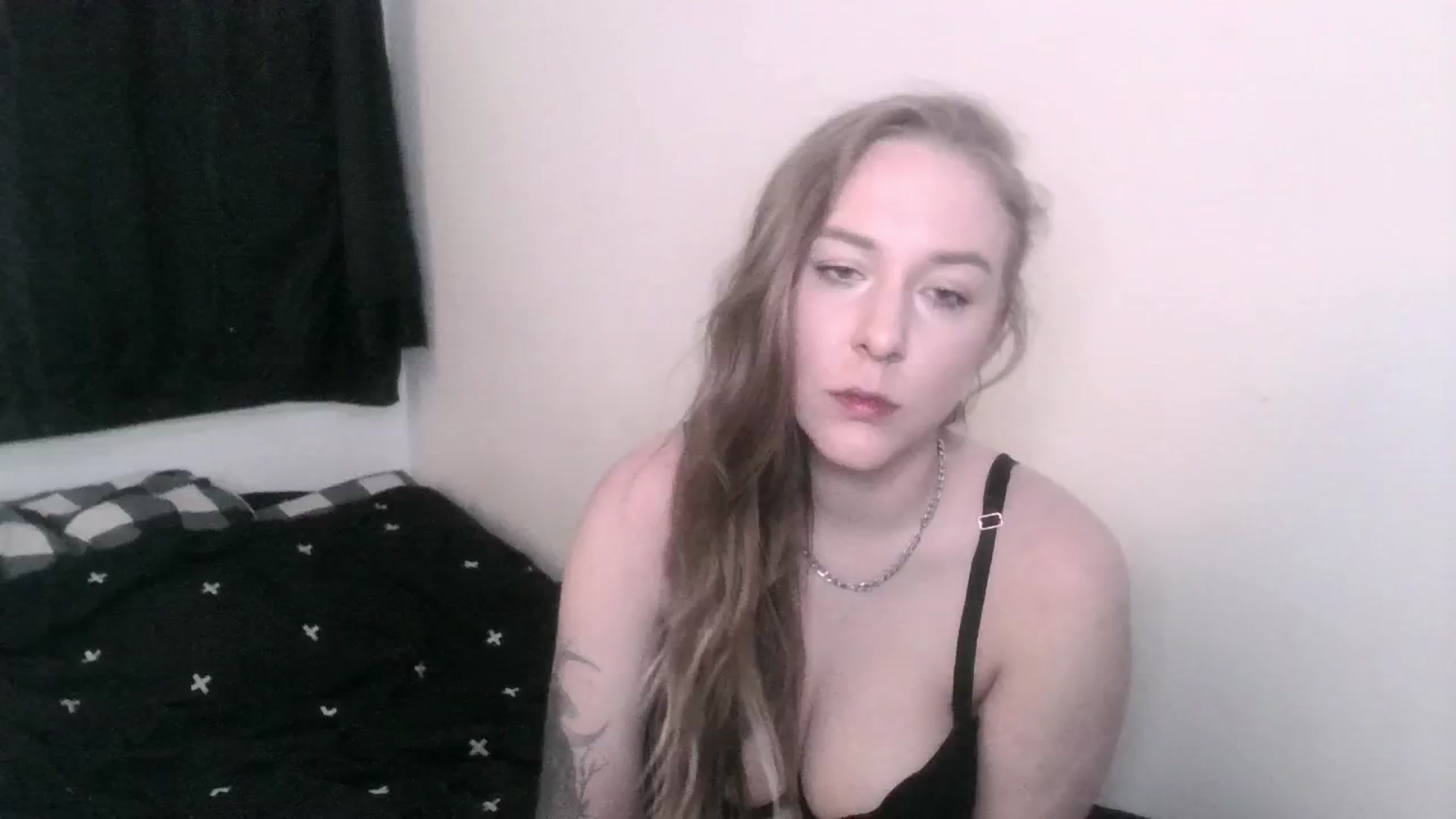 Gallery image thumbnail from ItsRavenRoses's myfreecams stream on, 05/26/2024, 22:07 image 14 of 20