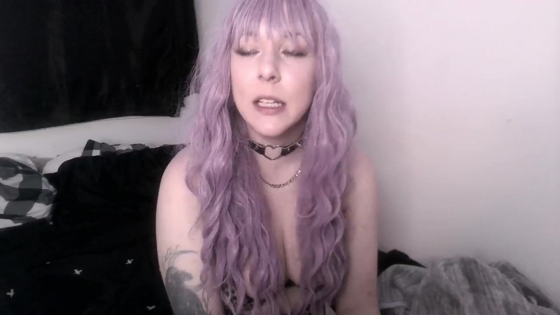 Gallery image thumbnail from ItsRavenRoses's myfreecams stream on, 05/30/2024, 24:01 image 15 of 20