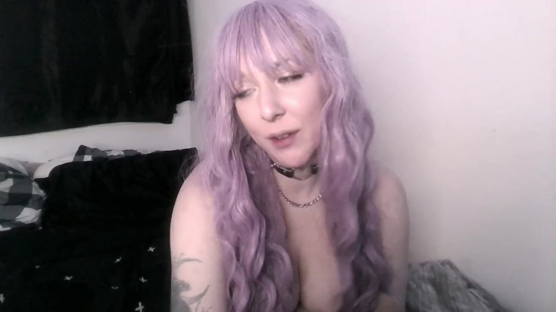 Gallery image thumbnail from ItsRavenRoses's myfreecams stream on, 05/30/2024, 24:20 image 17 of 20
