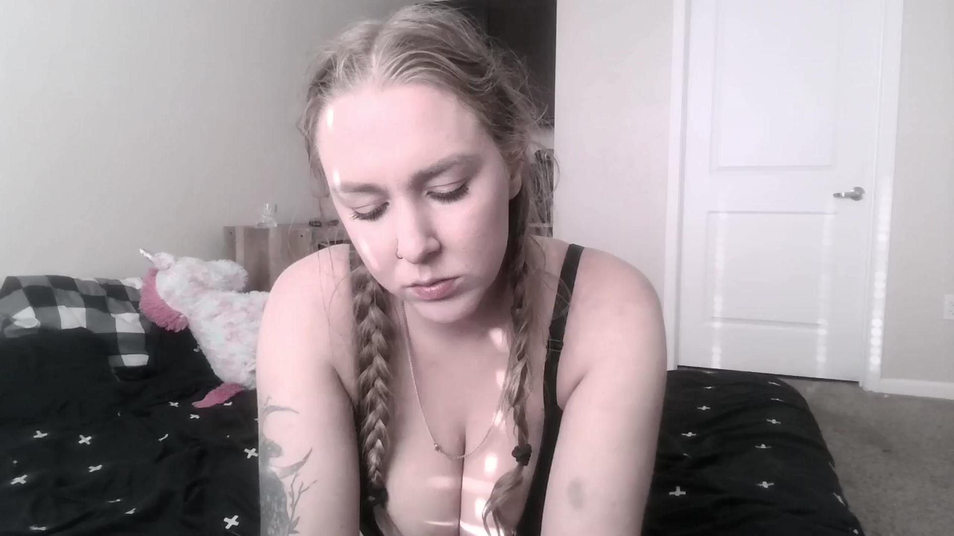 Gallery image thumbnail from ItsRavenRoses's myfreecams stream on, 06/21/2024, 01:30 image 16 of 20