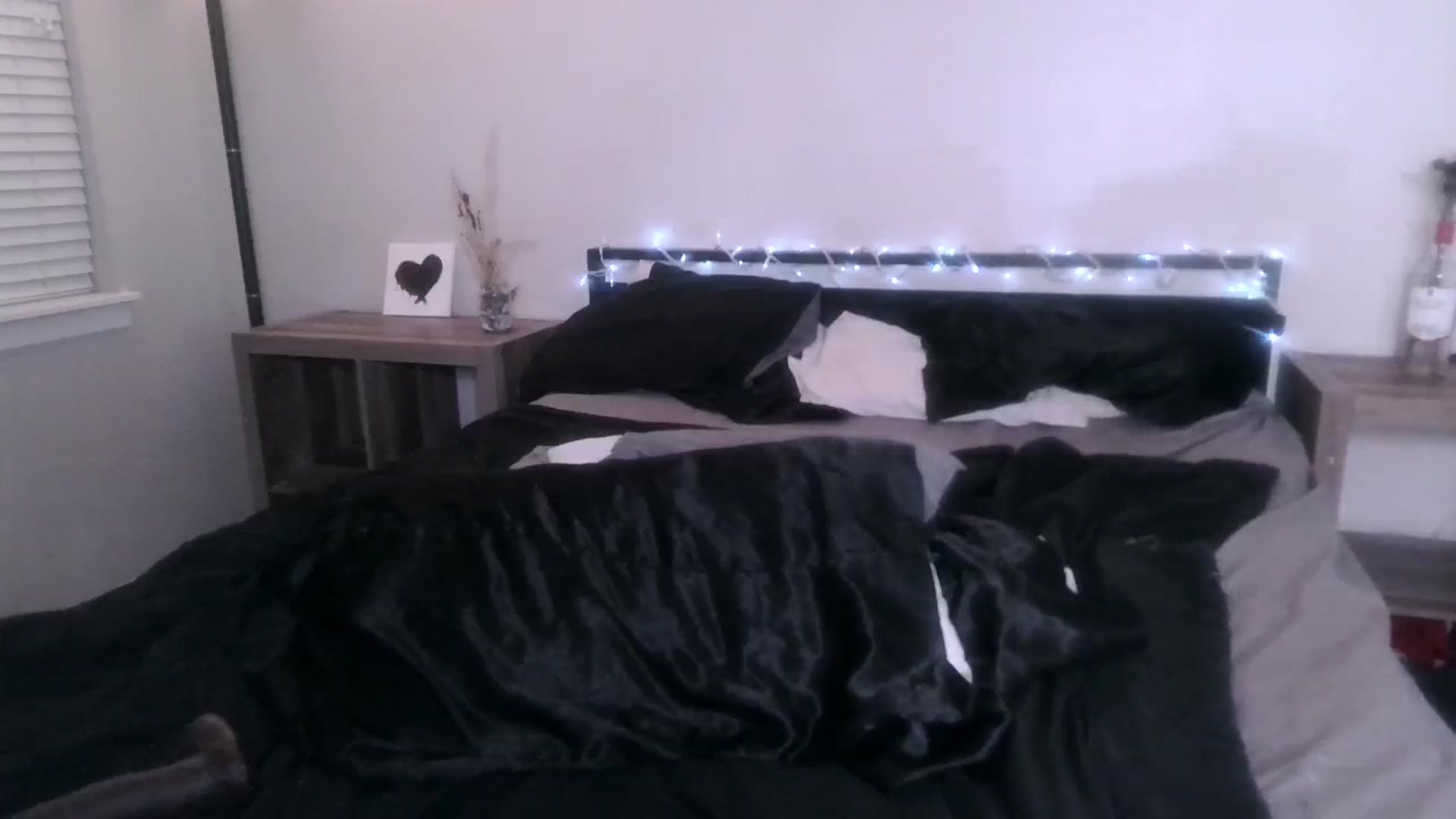 Gallery image thumbnail from ItsRavenRoses's myfreecams stream on, 09/24/2024, 08:10 image 12 of 20