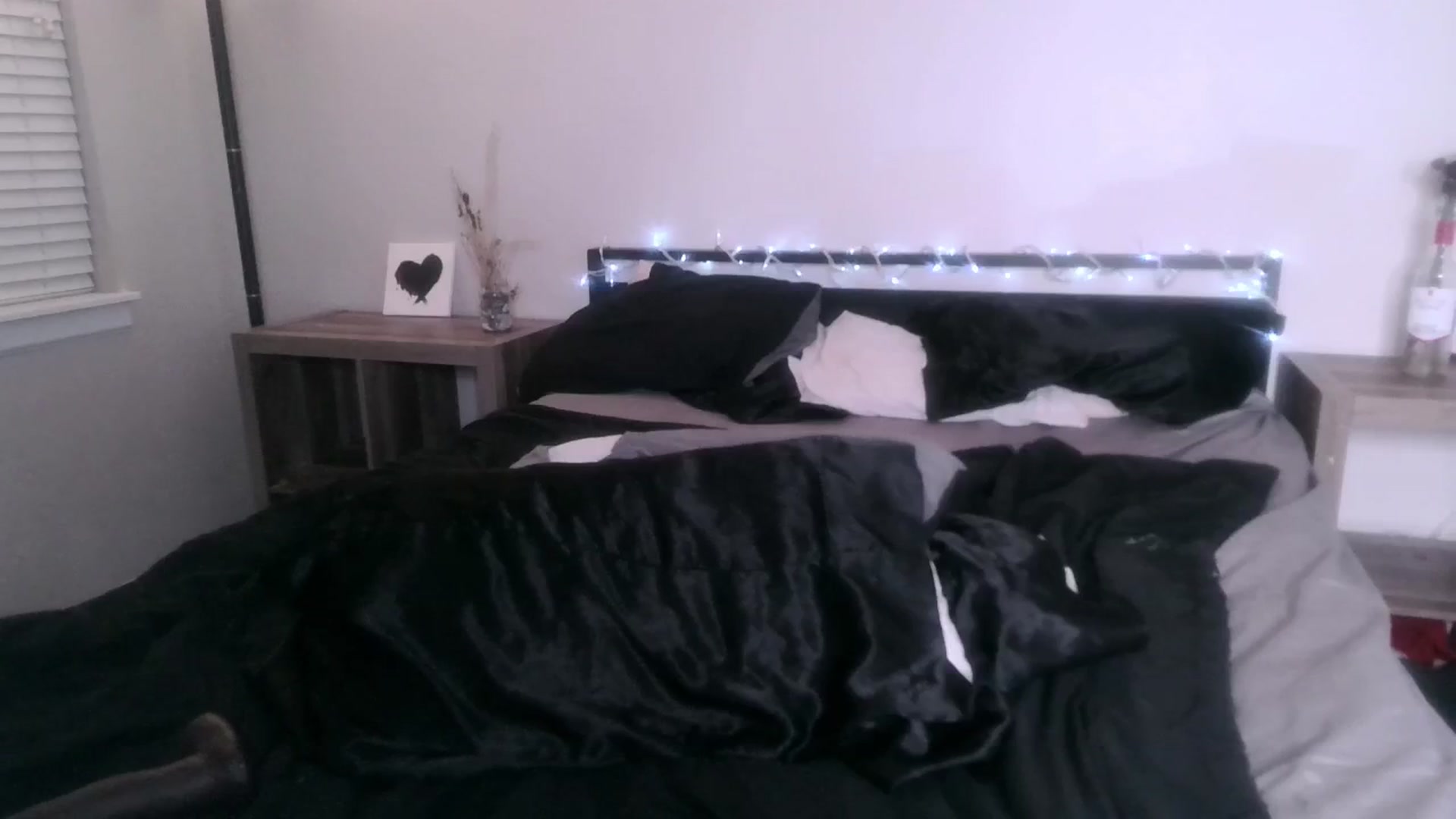 Gallery image thumbnail from ItsRavenRoses's myfreecams stream on, 09/24/2024, 08:10 image 13 of 20