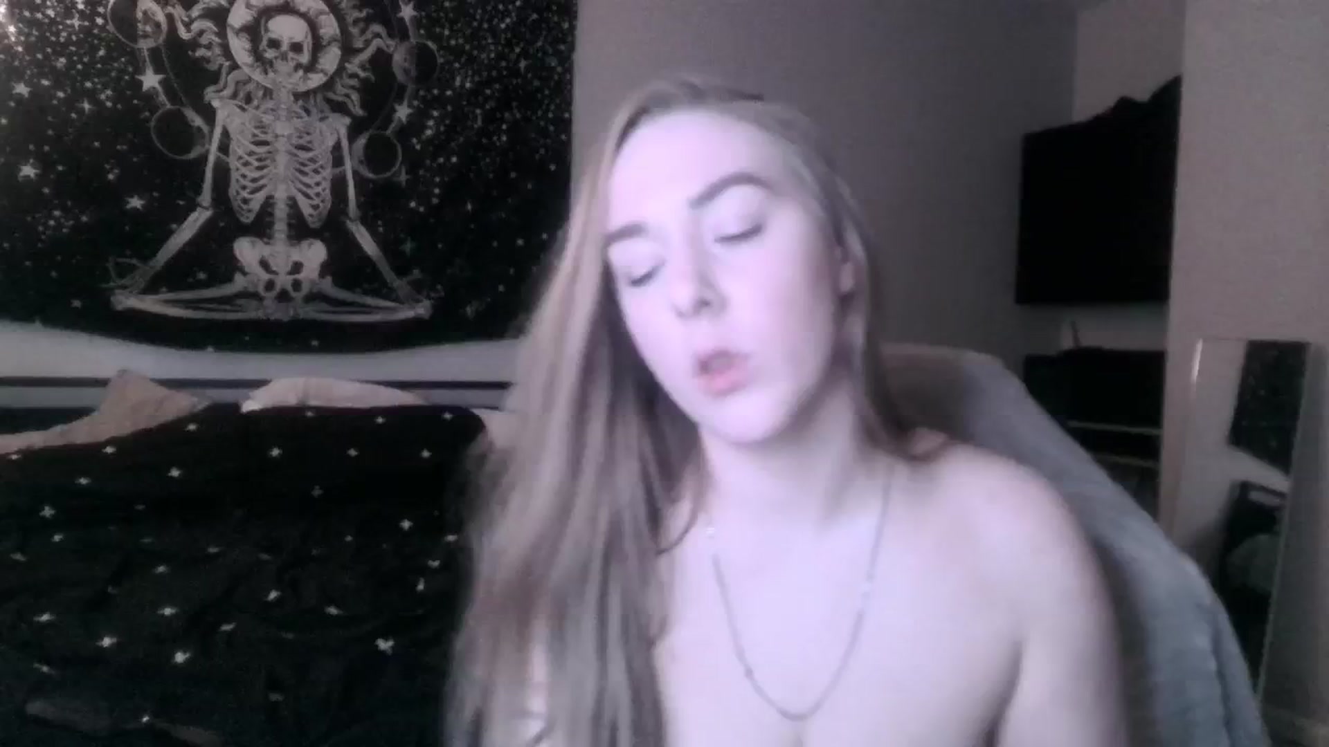 Gallery image thumbnail from ItsRavenRoses's myfreecams stream on, 12/05/2024, 08:52 image 13 of 20