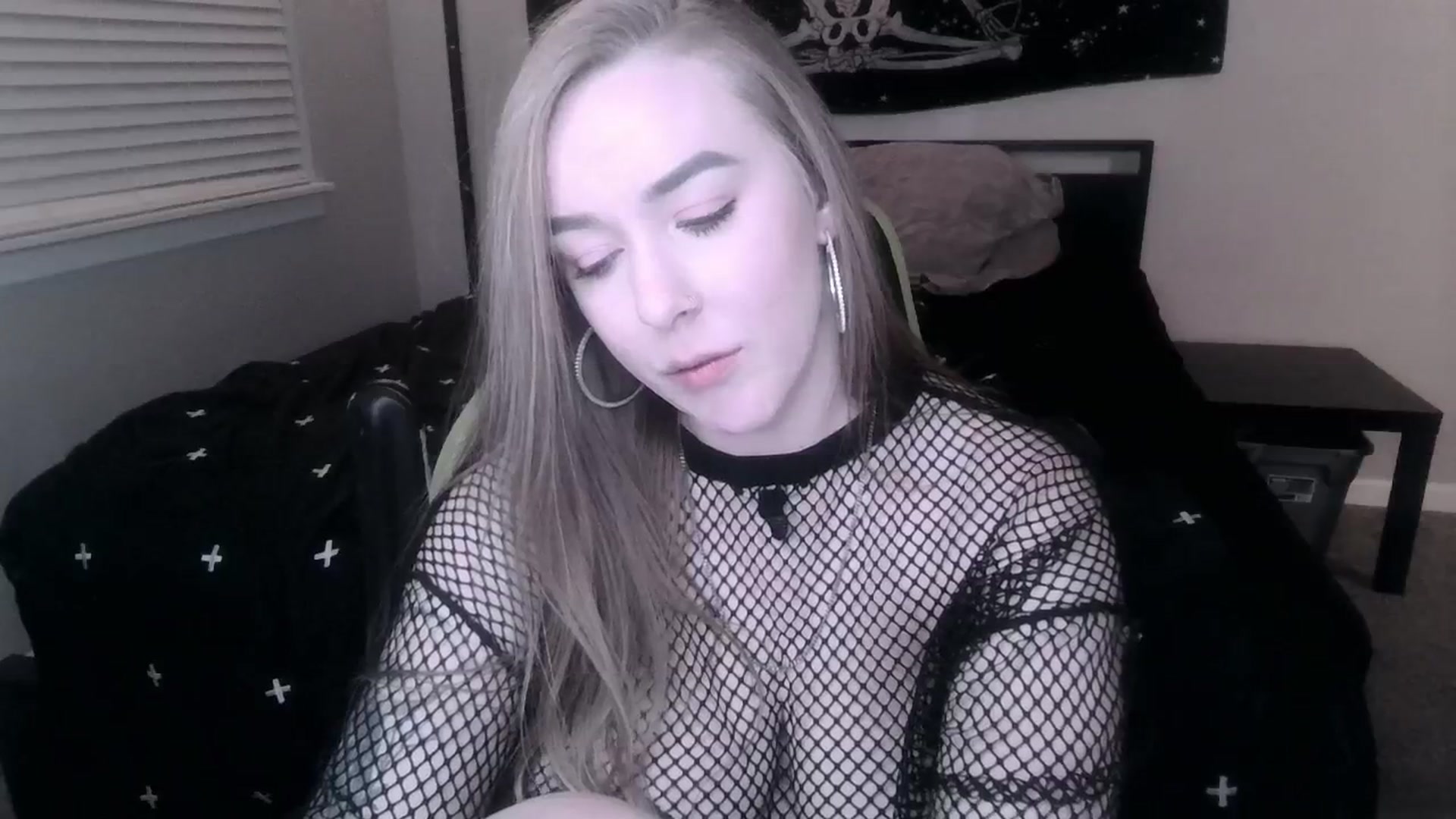 Gallery image thumbnail from ItsRavenRoses's myfreecams stream on, 01/01/2025, 13:33 image 5 of 20
