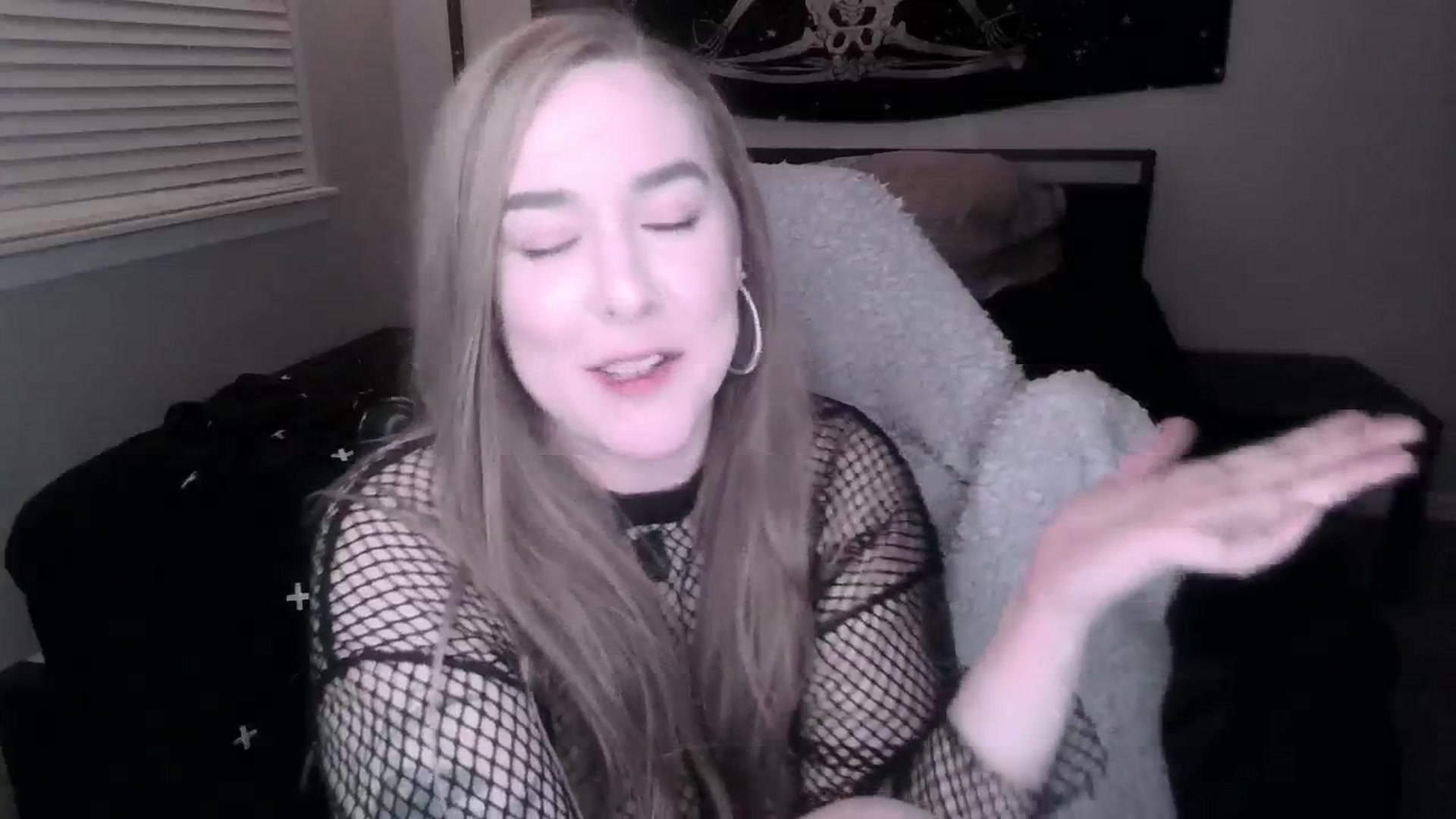 Gallery image thumbnail from ItsRavenRoses's myfreecams stream on, 01/01/2025, 13:33 image 9 of 20
