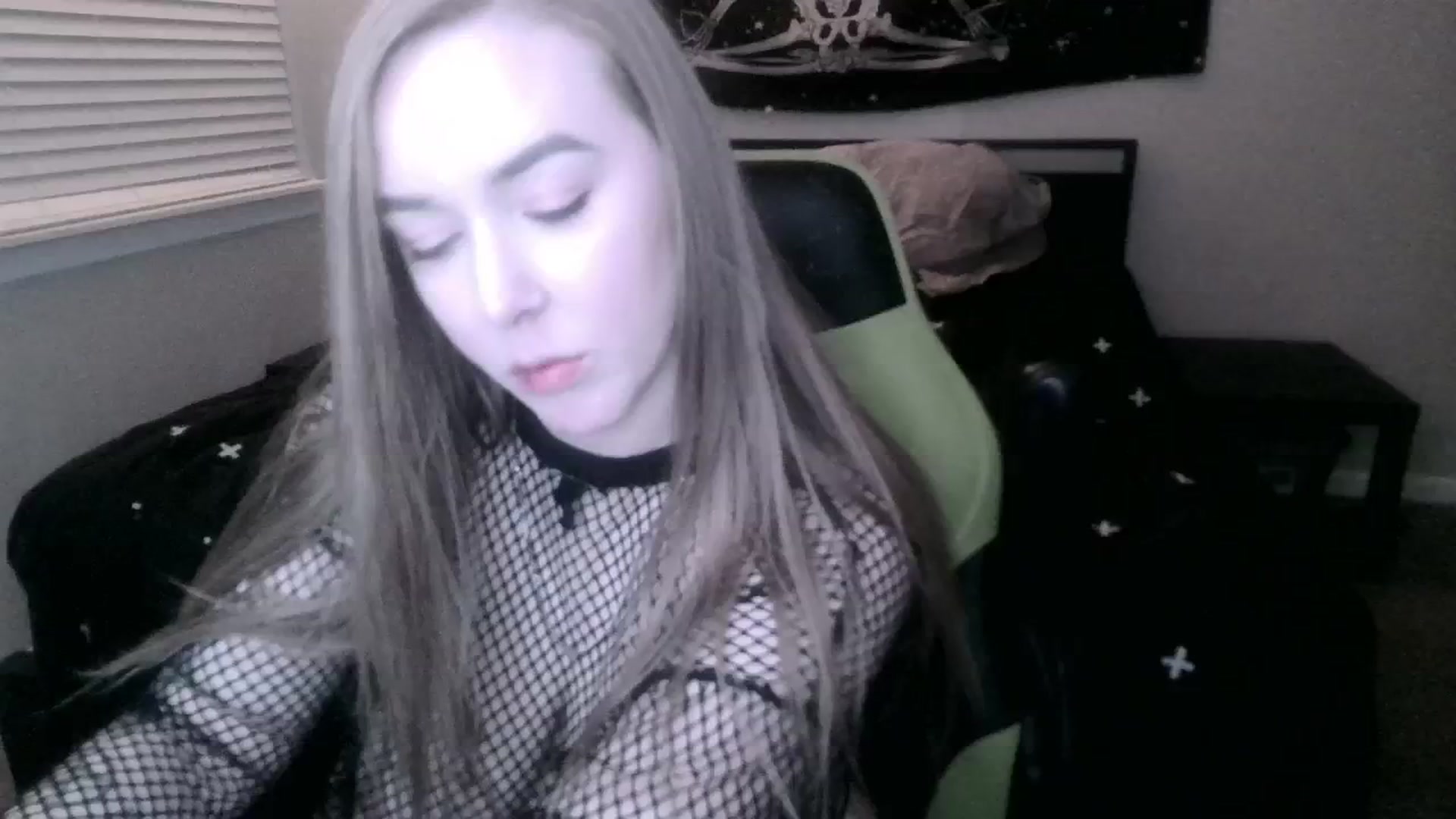 Gallery image thumbnail from ItsRavenRoses's myfreecams stream on, 01/01/2025, 13:33 image 18 of 20