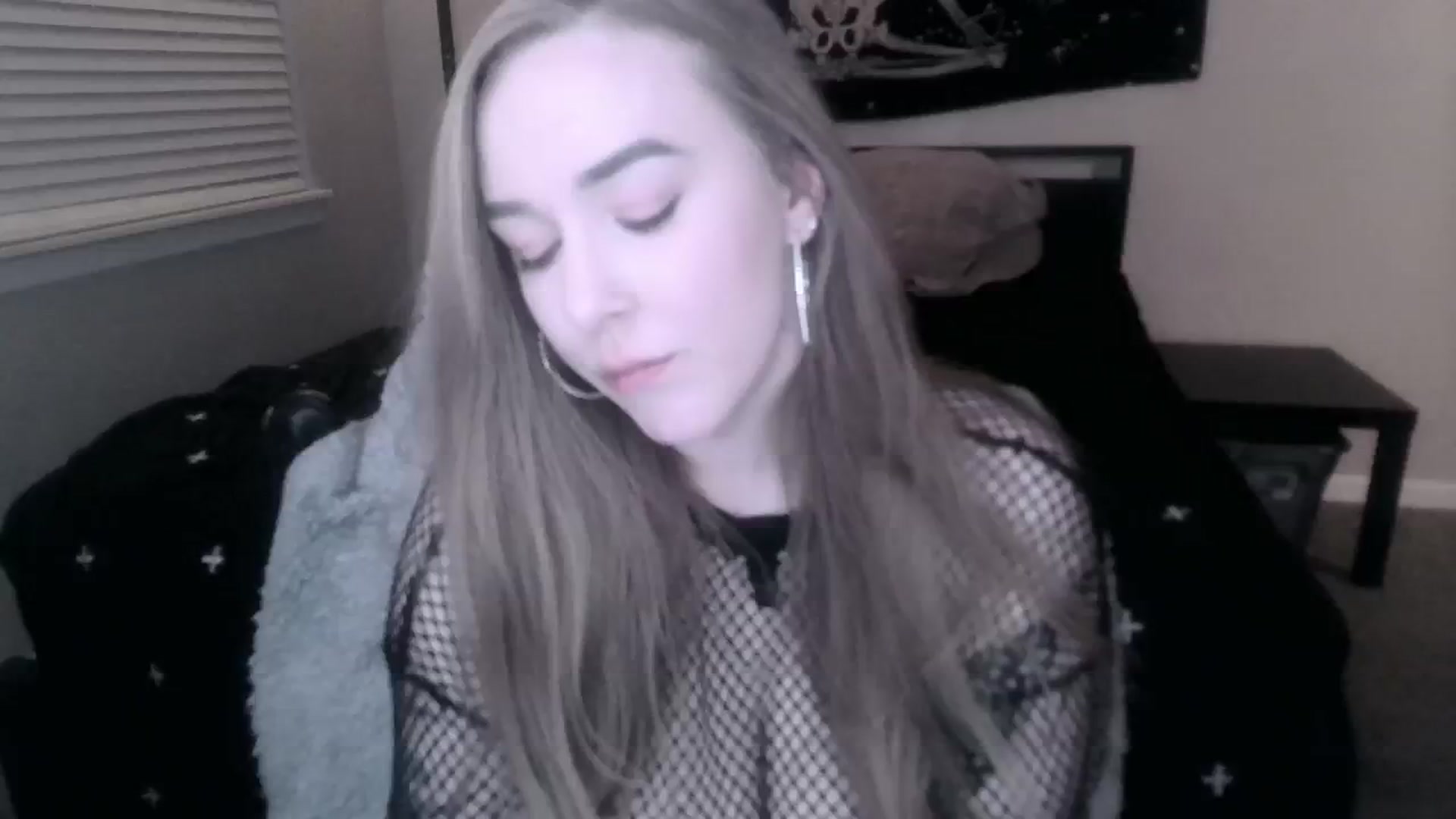 Gallery image thumbnail from ItsRavenRoses's myfreecams stream on, 01/01/2025, 13:33 image 4 of 20