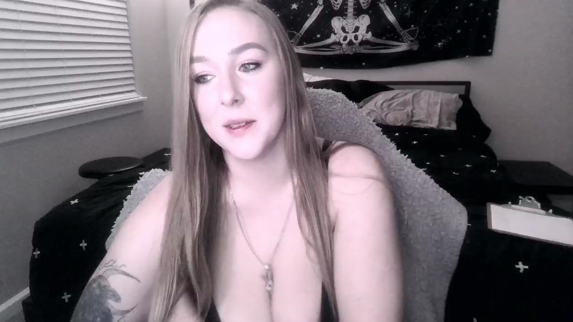Gallery image thumbnail from ItsRavenRoses's myfreecams stream on, 01/13/2025, 08:32 image 11 of 20