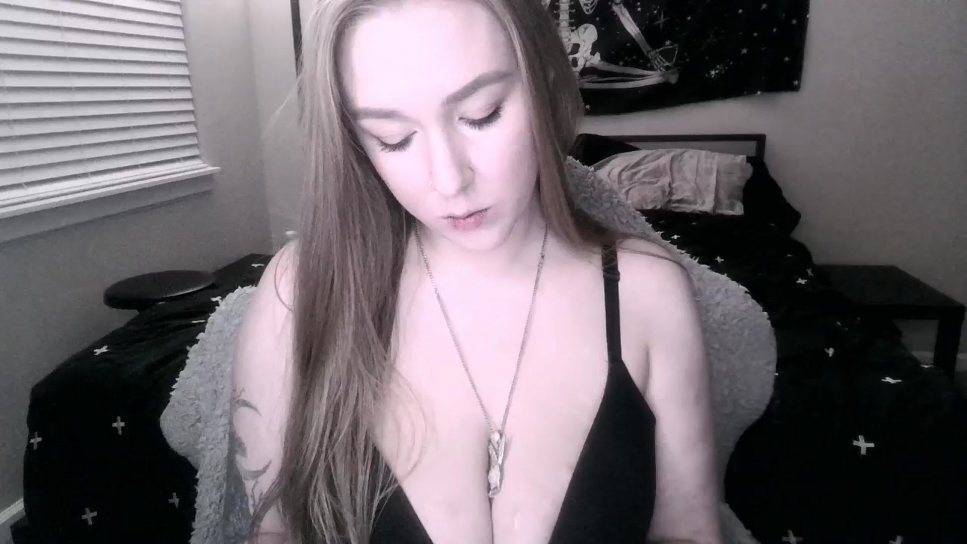 Gallery image thumbnail from ItsRavenRoses's myfreecams stream on, 01/13/2025, 13:45 image 4 of 20