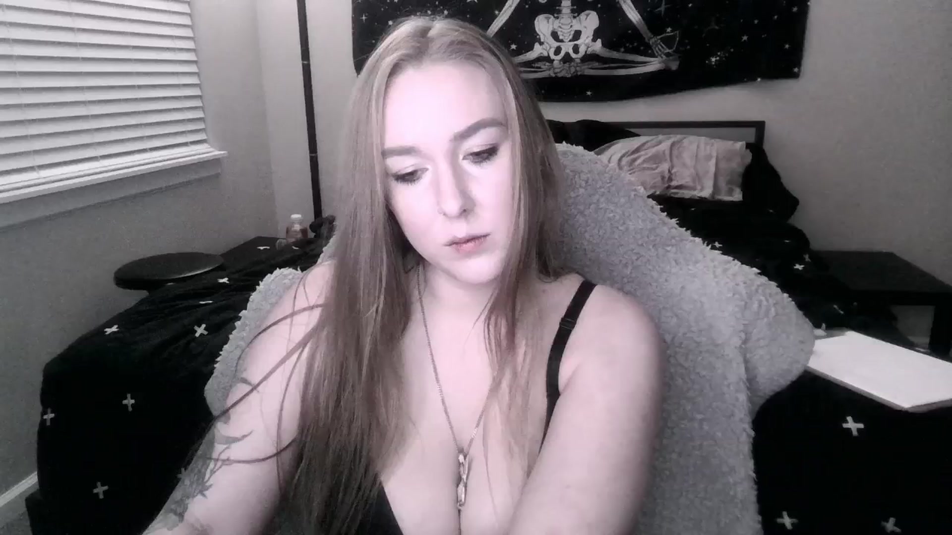 Gallery image thumbnail from ItsRavenRoses's myfreecams stream on, 01/13/2025, 13:45 image 15 of 20