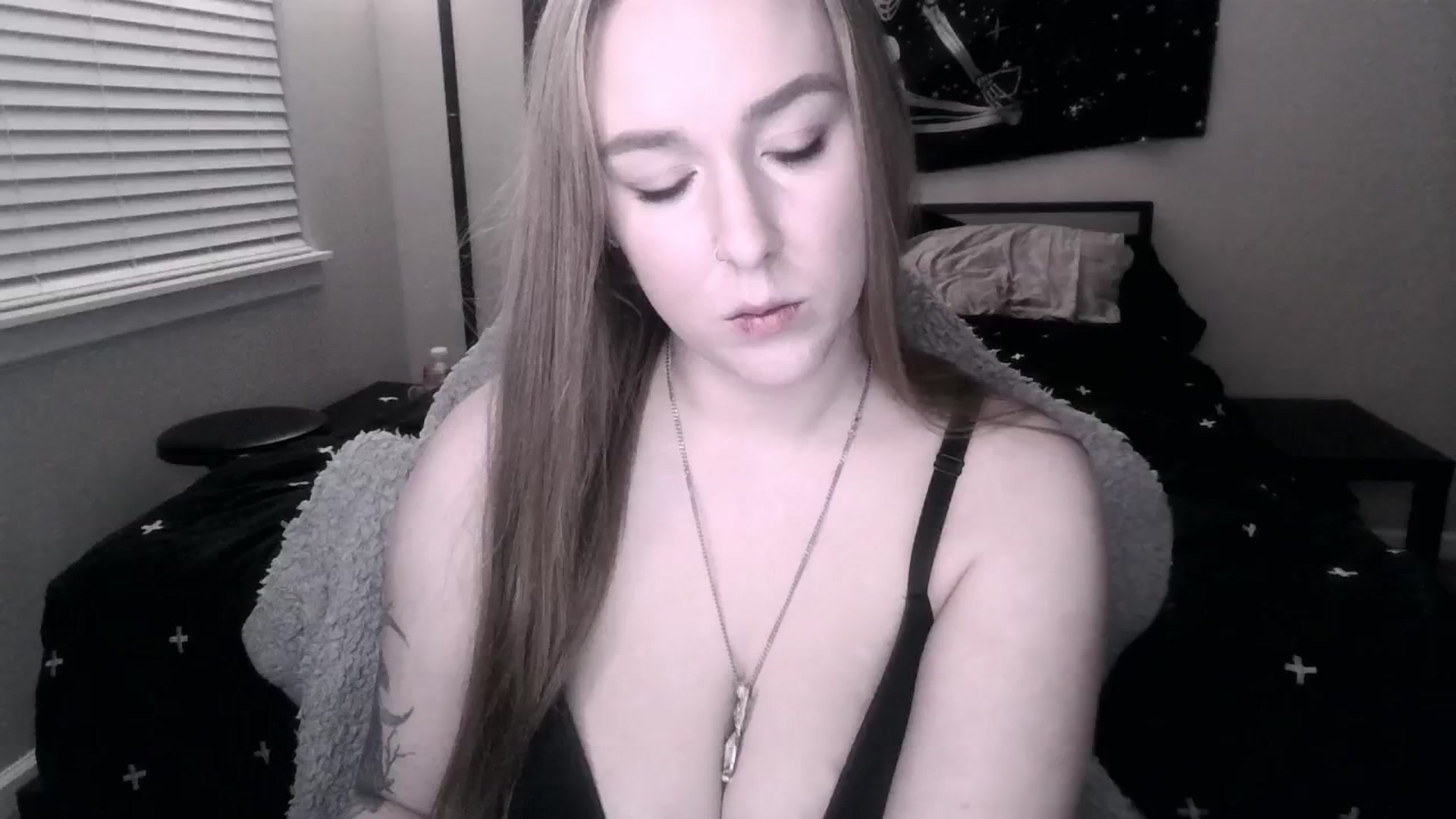 Gallery image thumbnail from ItsRavenRoses's myfreecams stream on, 01/13/2025, 13:45 image 6 of 20