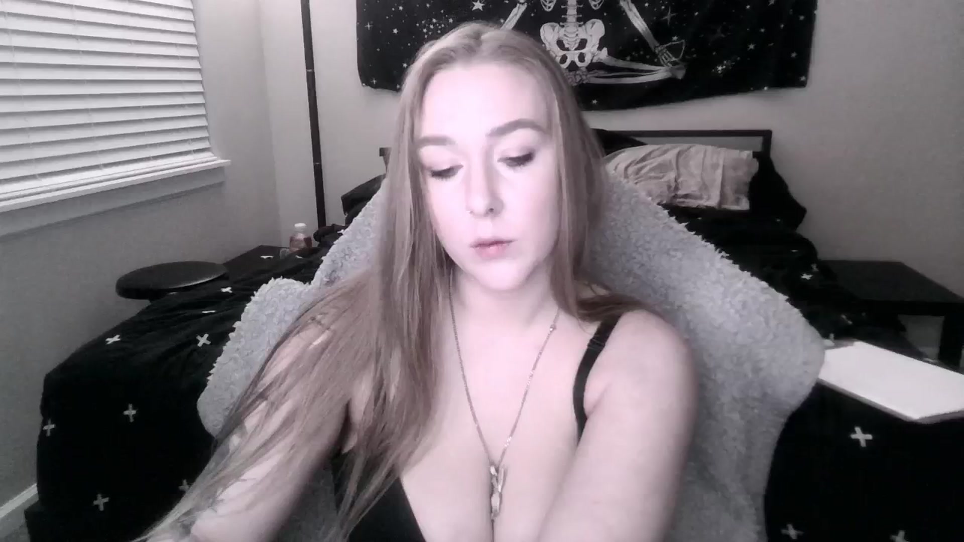 Gallery image thumbnail from ItsRavenRoses's myfreecams stream on, 01/13/2025, 13:45 image 18 of 20