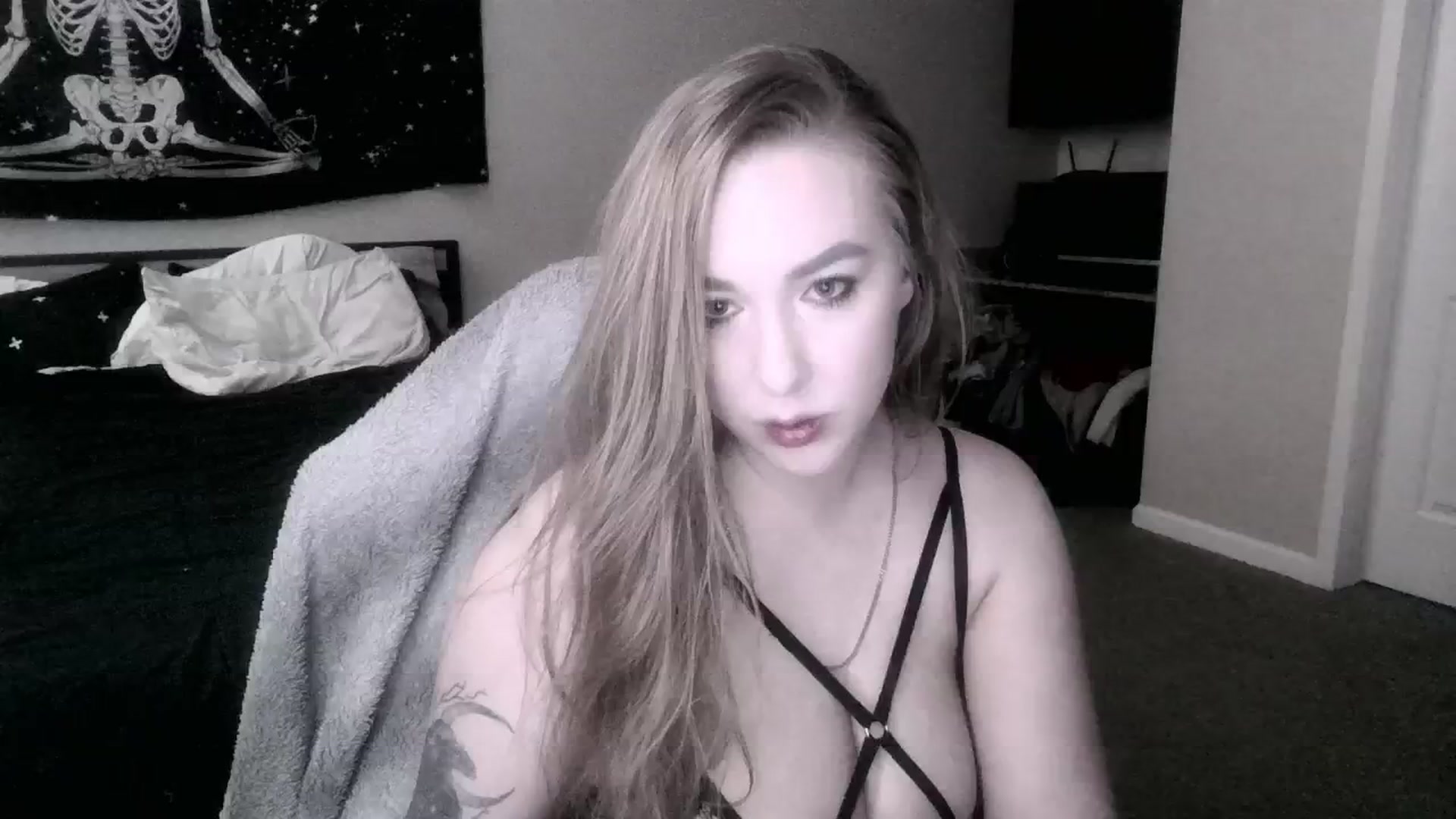 Gallery image thumbnail from ItsRavenRoses's myfreecams stream on, 01/28/2025, 09:01 image 9 of 20