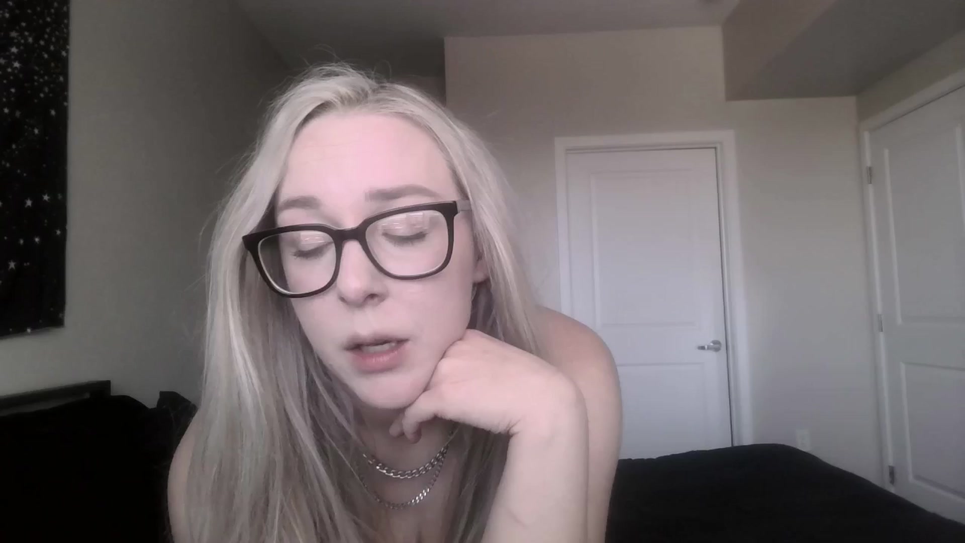 Gallery image thumbnail from ItsRavenRoses's myfreecams stream on, 04/19/2025, 20:11 image 17 of 20