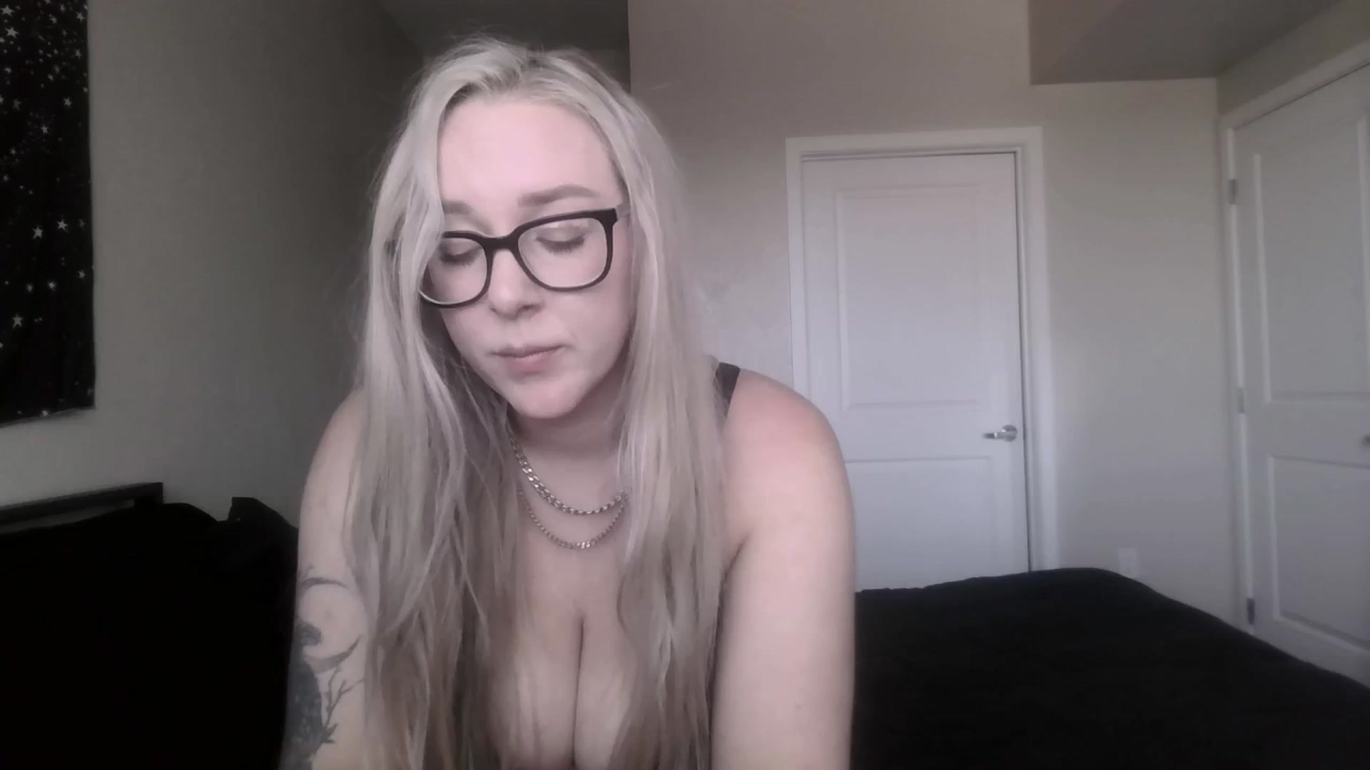 Gallery image thumbnail from ItsRavenRoses's myfreecams stream on, 04/19/2025, 20:11 image 20 of 20