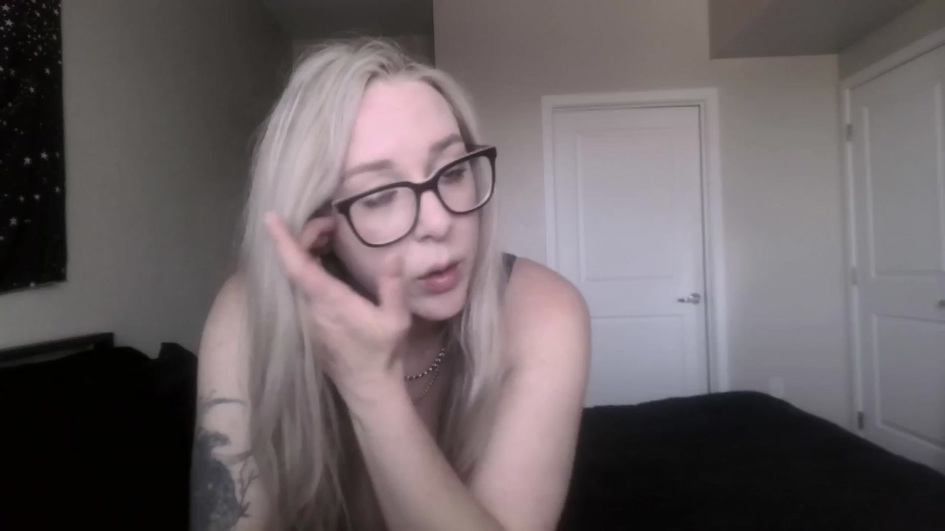 Gallery image thumbnail from ItsRavenRoses's myfreecams stream on, 04/19/2025, 20:11 image 19 of 20