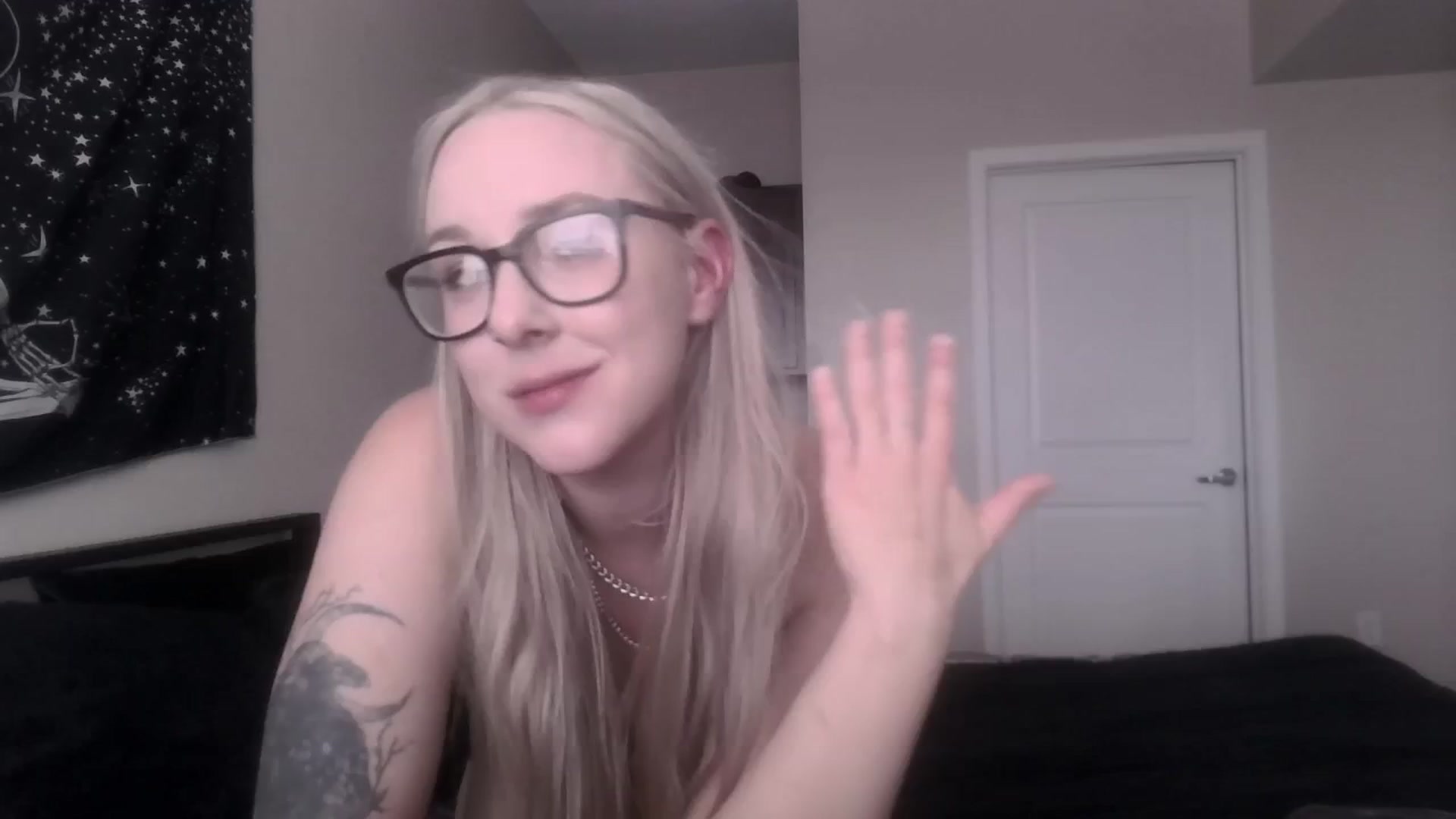 Gallery image thumbnail from ItsRavenRoses's myfreecams stream on, 04/20/2025, 24:04 image 10 of 20