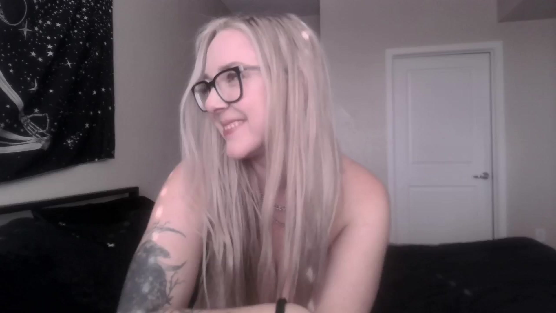 Gallery image thumbnail from ItsRavenRoses's myfreecams stream on, 04/20/2025, 24:04 image 17 of 20