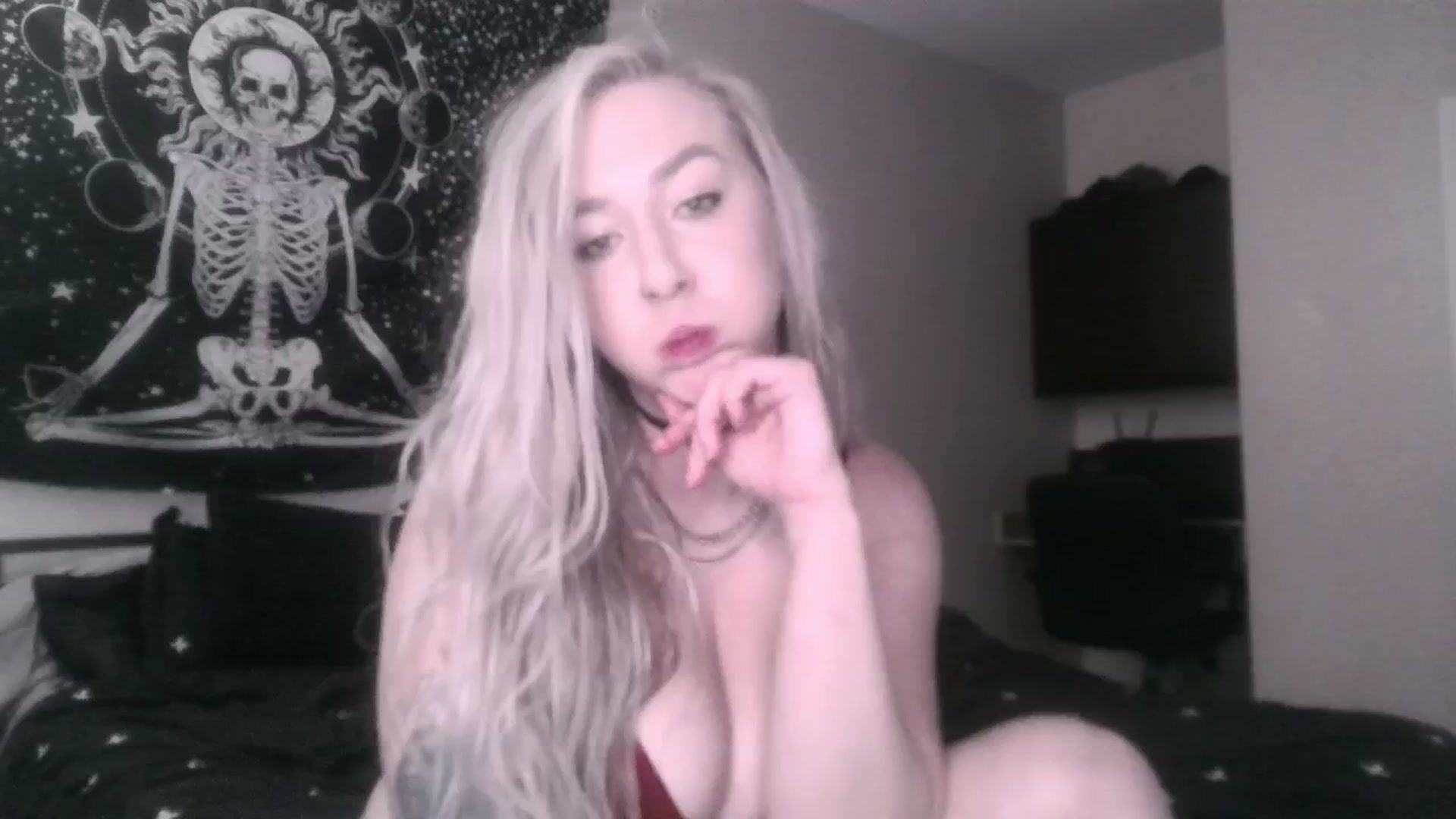 Gallery image thumbnail from ItsRavenRoses's myfreecams stream on, 04/26/2025, 09:27 image 9 of 20