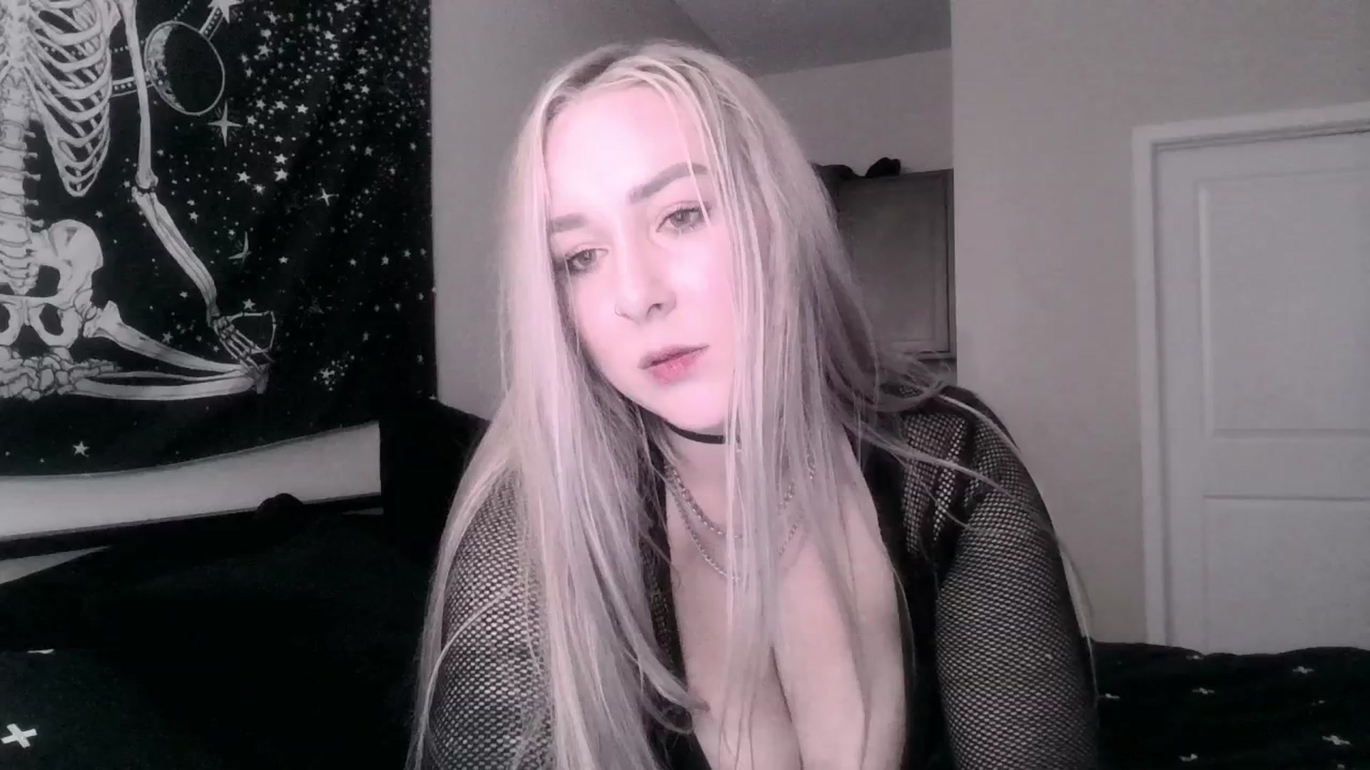 Gallery image thumbnail from ItsRavenRoses's myfreecams stream on, 05/25/2025, 06:38 image 5 of 20