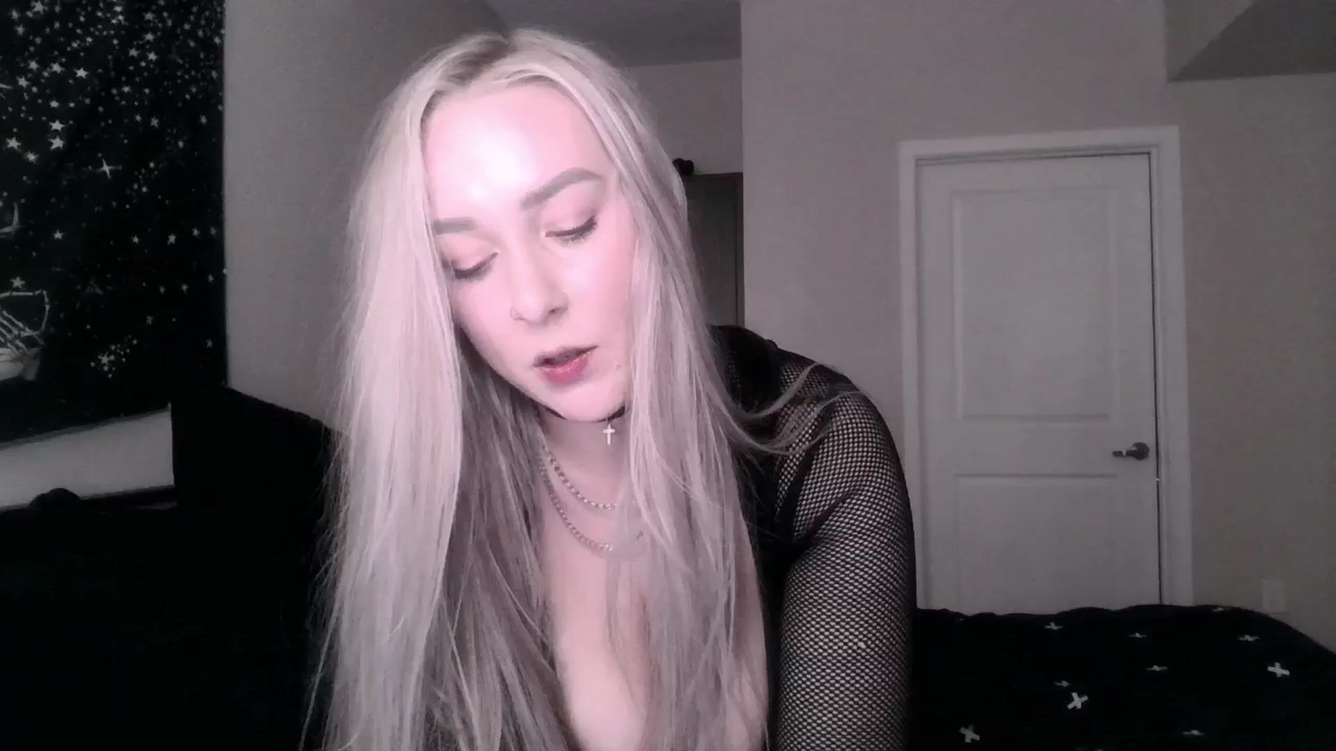 Gallery image thumbnail from ItsRavenRoses's myfreecams stream on, 05/25/2025, 06:38 image 9 of 20