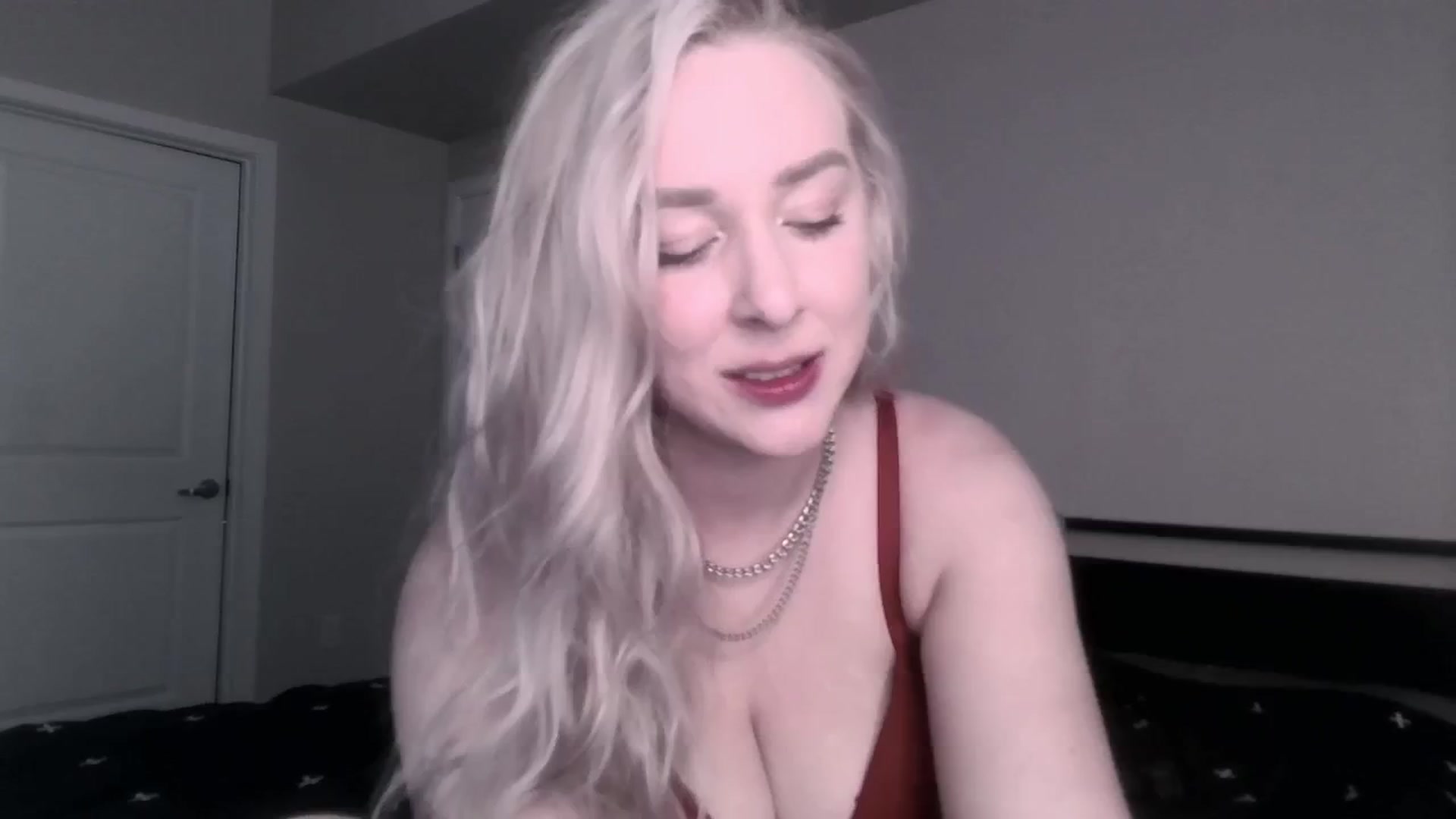 Gallery image thumbnail from ItsRavenRoses's myfreecams stream on, 06/05/2025, 05:19 image 11 of 20