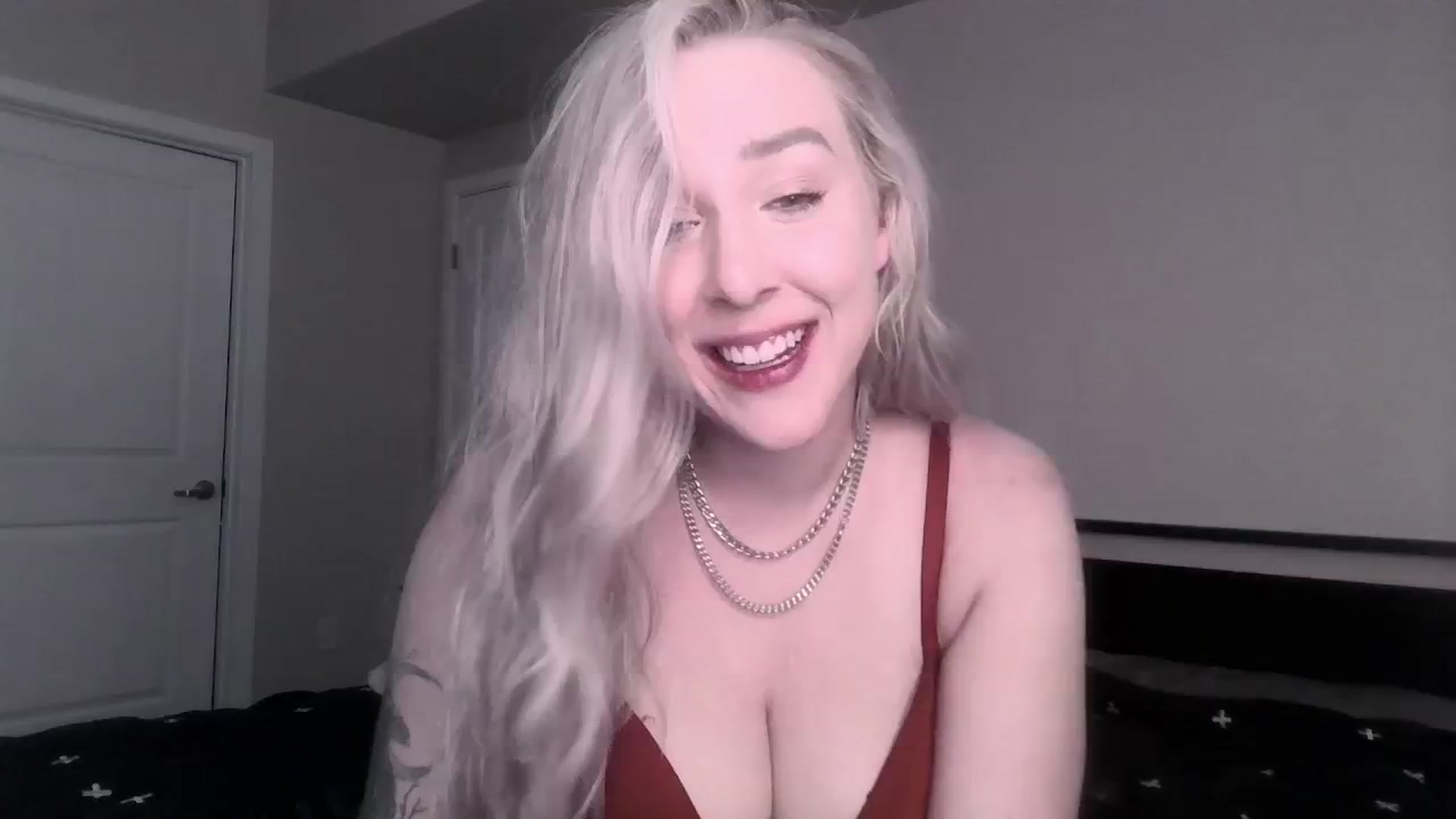 Gallery image thumbnail from ItsRavenRoses's myfreecams stream on, 06/05/2025, 05:19 image 16 of 20