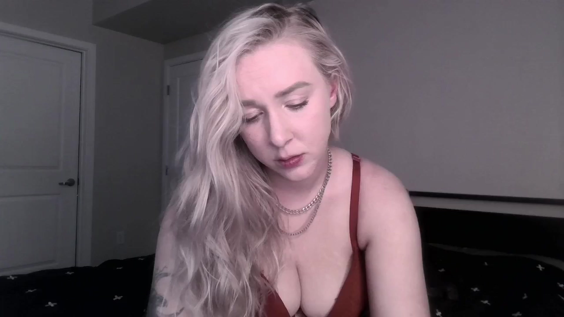 Gallery image thumbnail from ItsRavenRoses's myfreecams stream on, 06/05/2025, 05:19 image 1 of 20