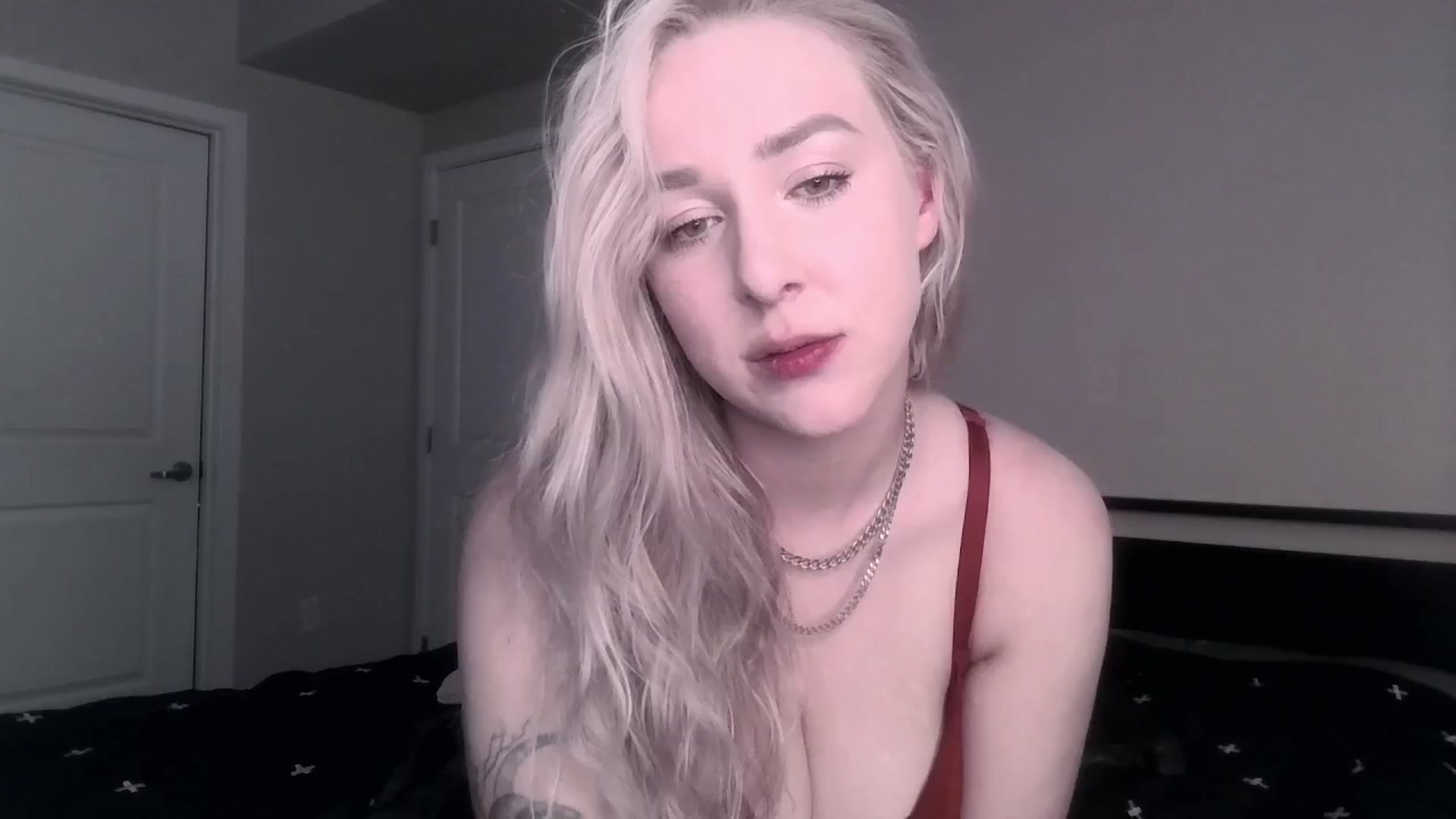 Gallery image thumbnail from ItsRavenRoses's myfreecams stream on, 06/05/2025, 05:19 image 4 of 20