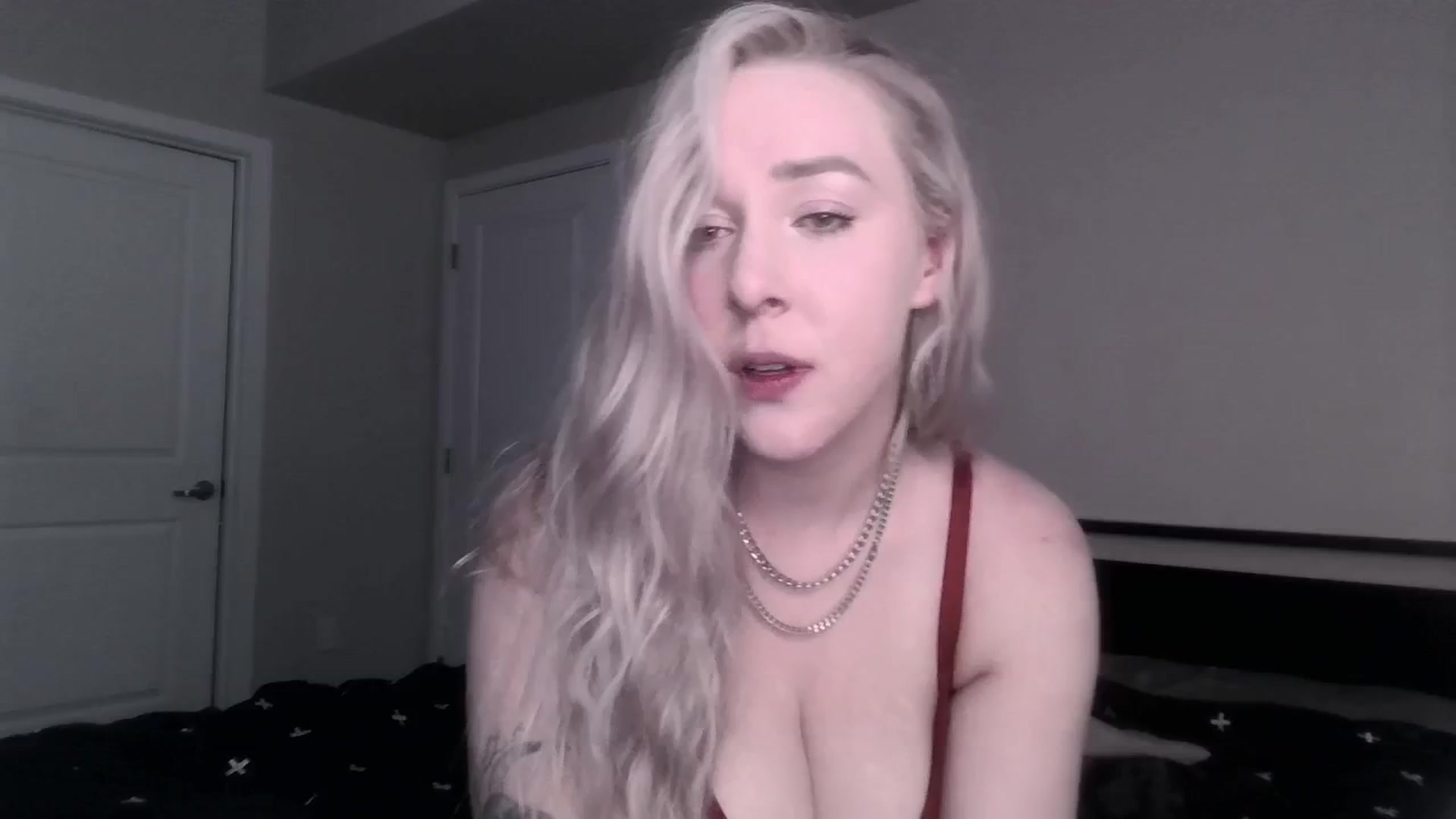 Gallery image thumbnail from ItsRavenRoses's myfreecams stream on, 06/05/2025, 05:19 image 18 of 20