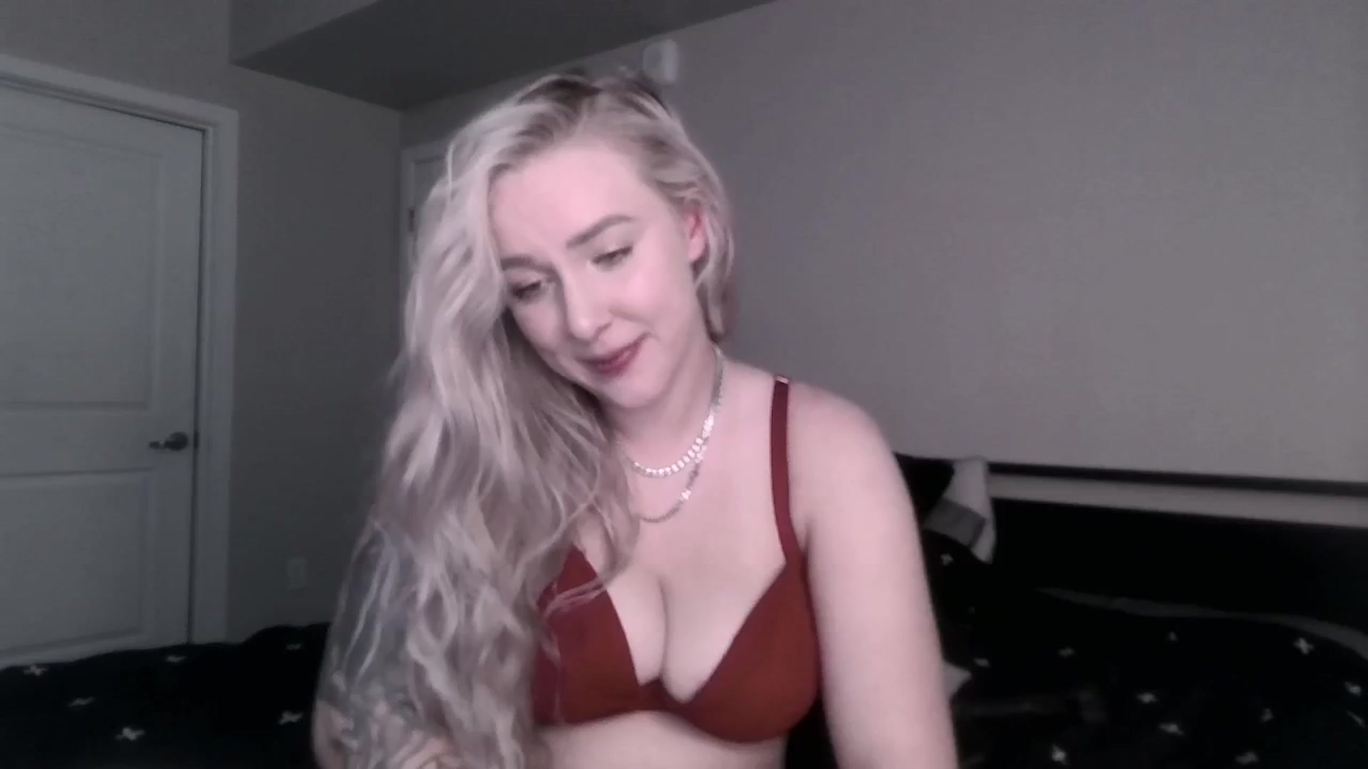 Gallery image thumbnail from ItsRavenRoses's myfreecams stream on, 06/05/2025, 05:19 image 2 of 20