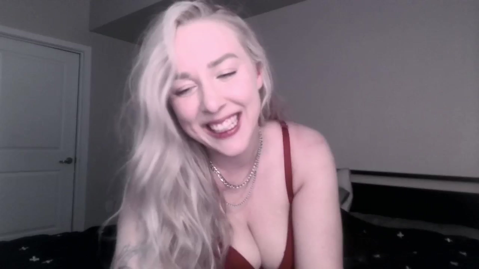 Gallery image thumbnail from ItsRavenRoses's myfreecams stream on, 06/05/2025, 05:19 image 15 of 20