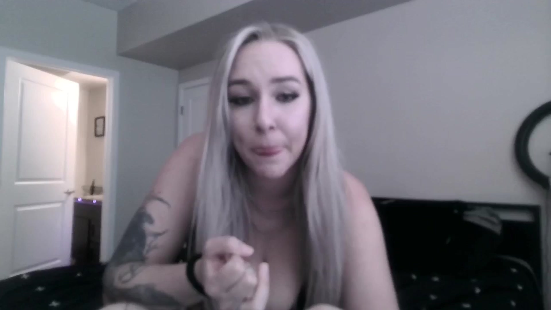 Gallery image thumbnail from ItsRavenRoses's myfreecams stream on, 06/12/2025, 01:03 image 9 of 20