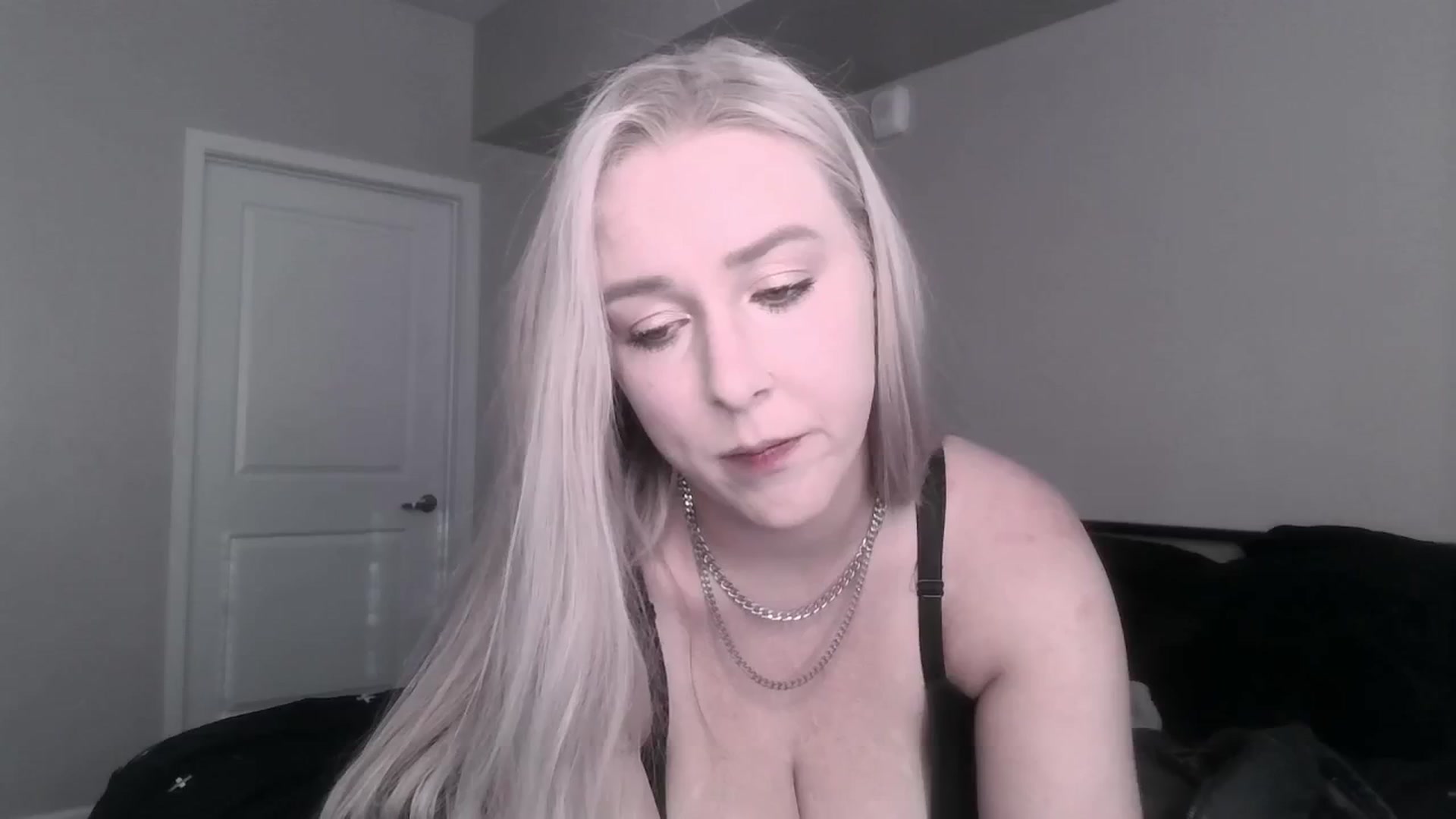 Gallery image thumbnail from ItsRavenRoses's myfreecams stream on, 06/13/2025, 01:22 image 14 of 20