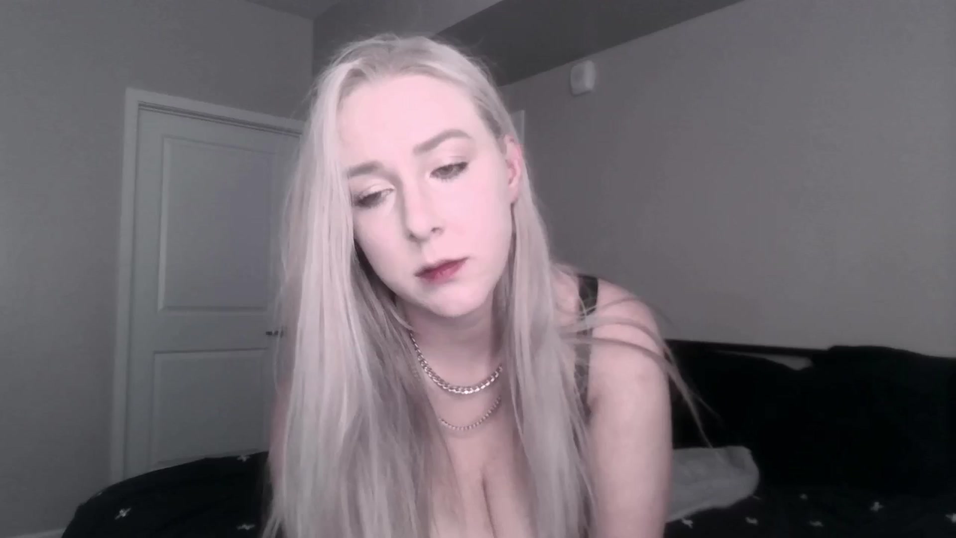 Gallery image thumbnail from ItsRavenRoses's myfreecams stream on, 06/13/2025, 01:22 image 10 of 20