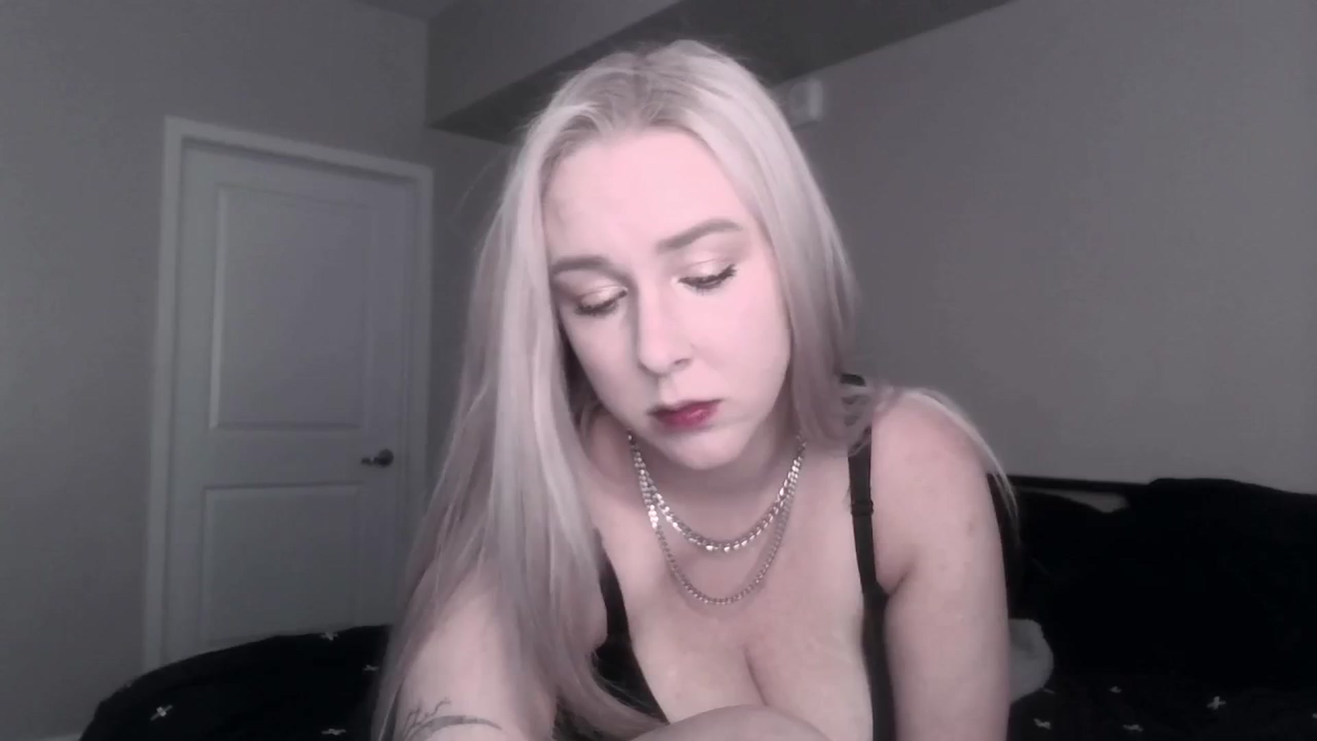 Gallery image thumbnail from ItsRavenRoses's myfreecams stream on, 06/13/2025, 01:22 image 7 of 20