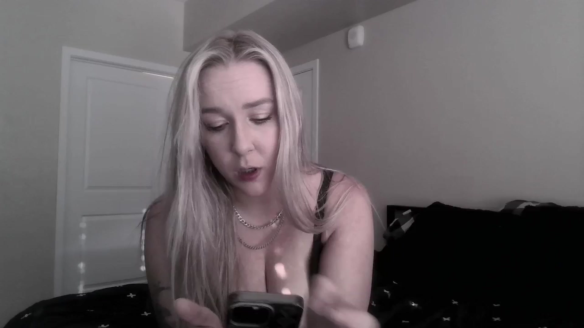Gallery image thumbnail from ItsRavenRoses's myfreecams stream on, 06/20/2025, 01:24 image 10 of 20