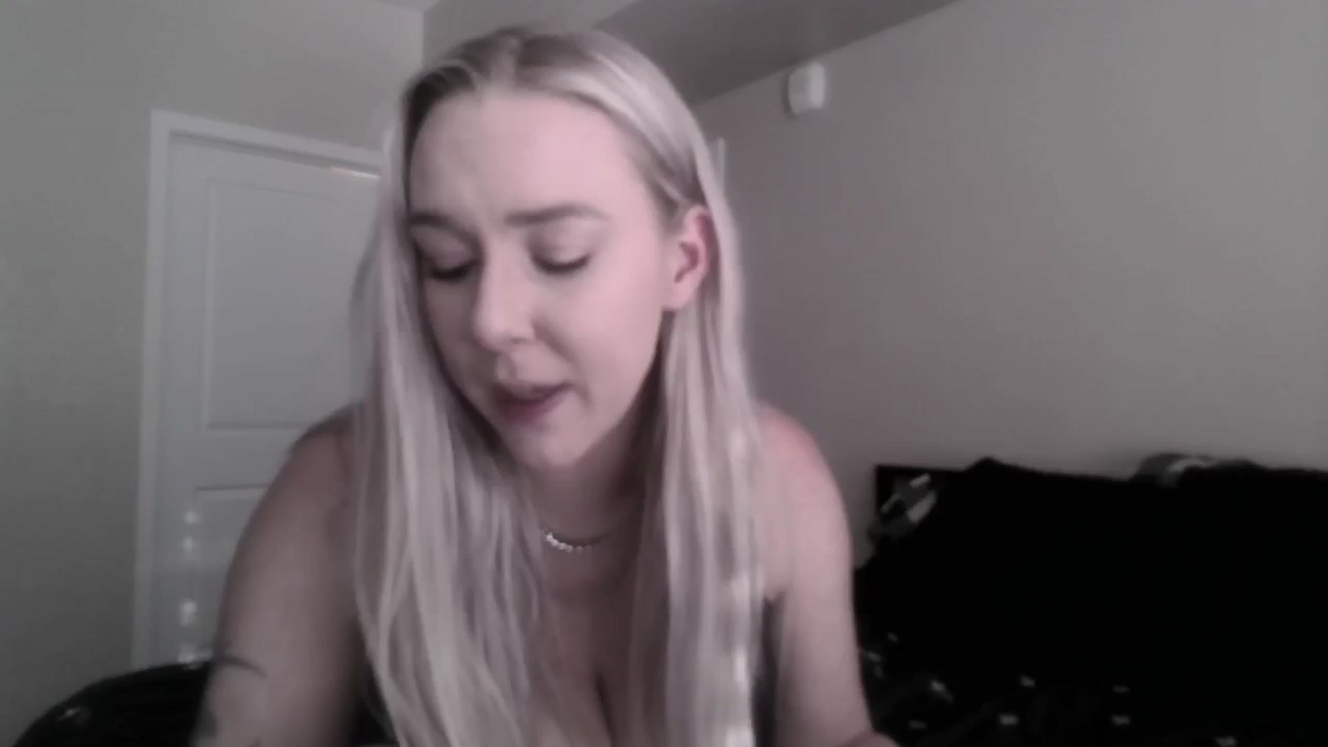 Gallery image thumbnail from ItsRavenRoses's myfreecams stream on, 06/20/2025, 01:24 image 7 of 20