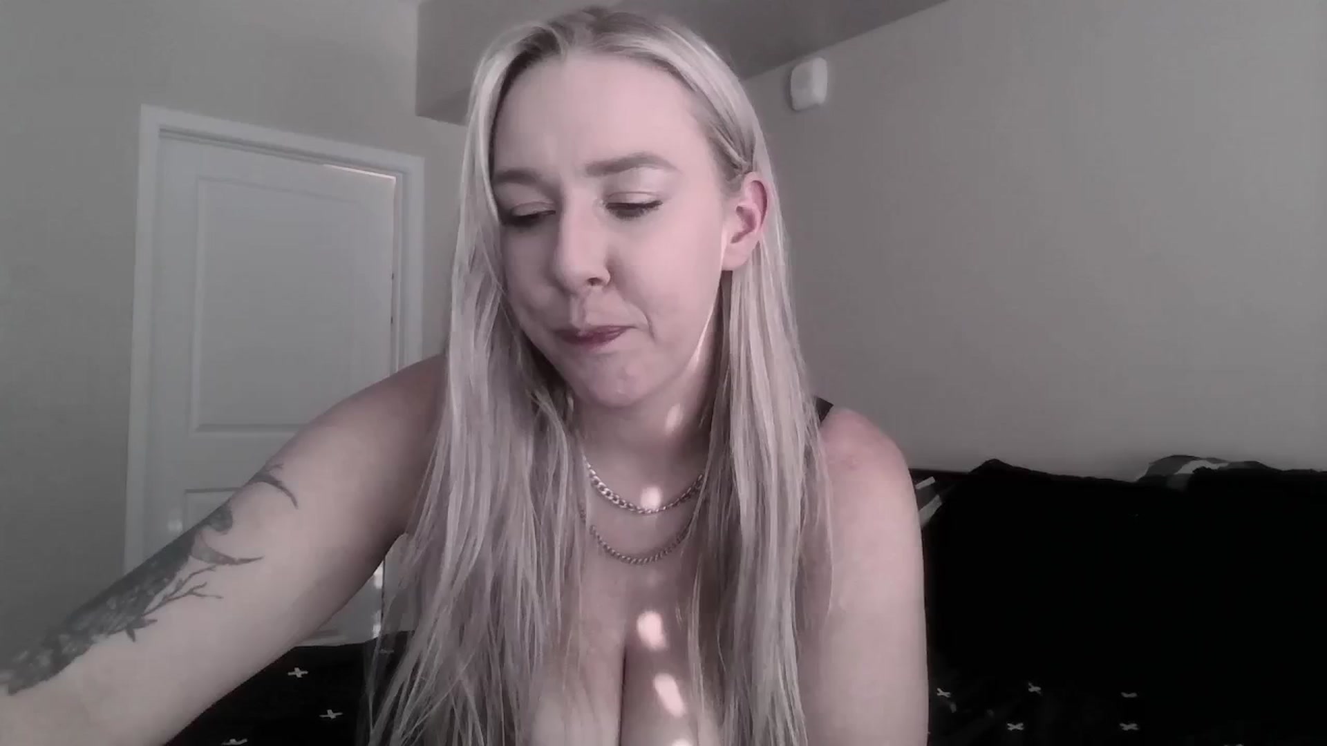 Gallery image thumbnail from ItsRavenRoses's myfreecams stream on, 06/20/2025, 01:24 image 5 of 20