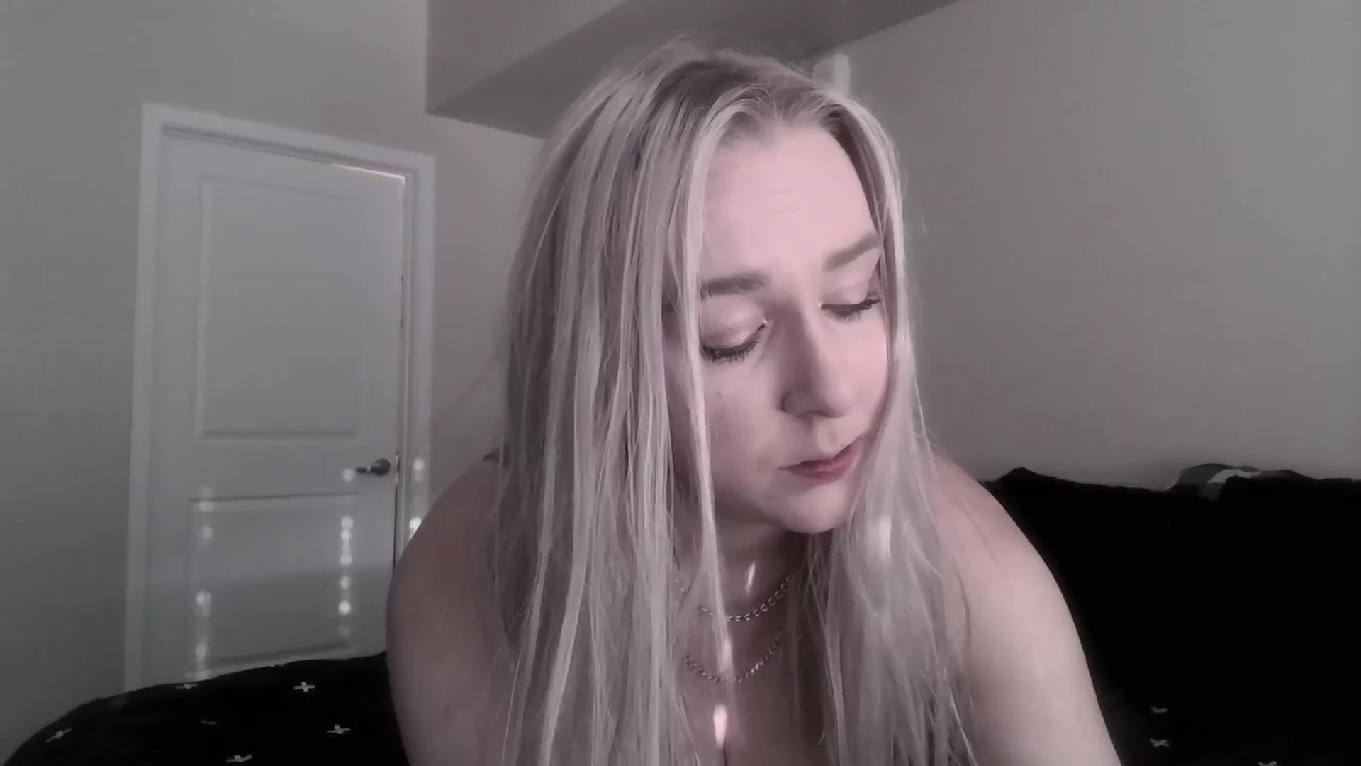 Gallery image thumbnail from ItsRavenRoses's myfreecams stream on, 06/20/2025, 01:24 image 16 of 20