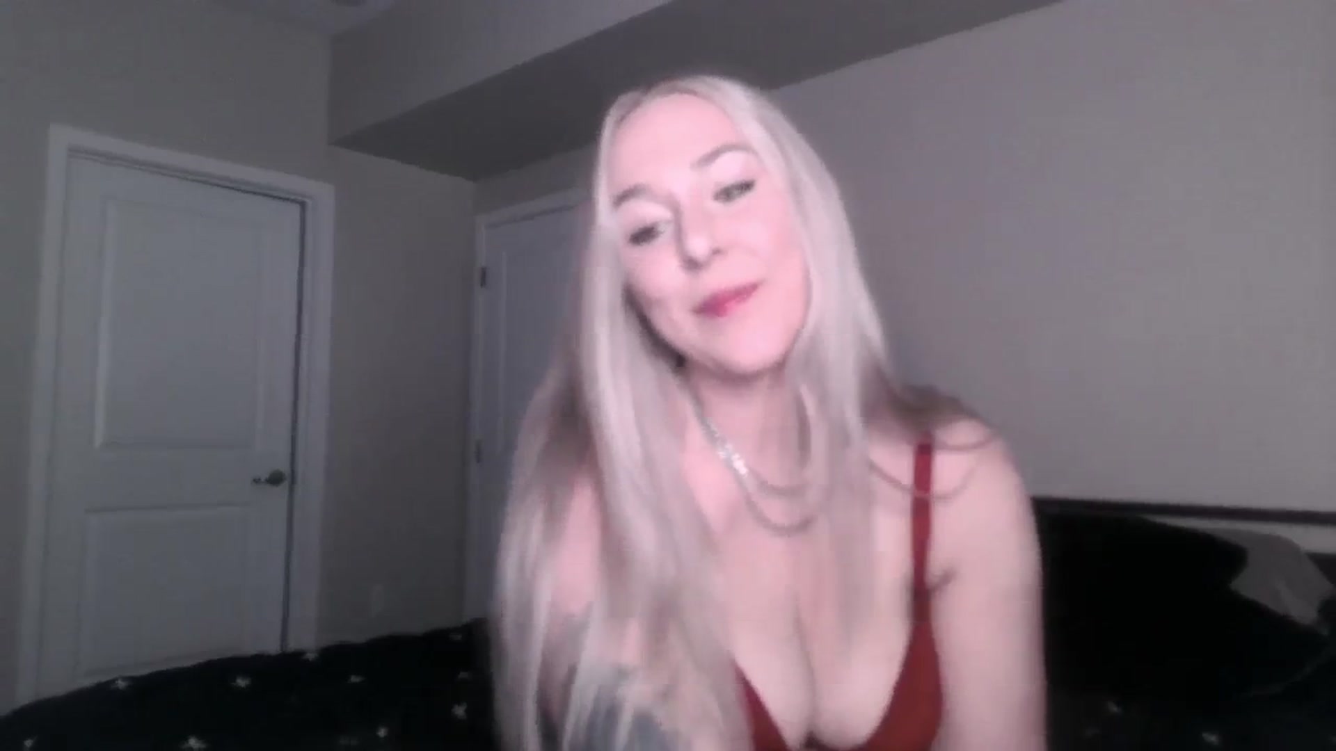 Gallery image thumbnail from ItsRavenRoses's myfreecams stream on, 06/25/2025, 03:49 image 17 of 20