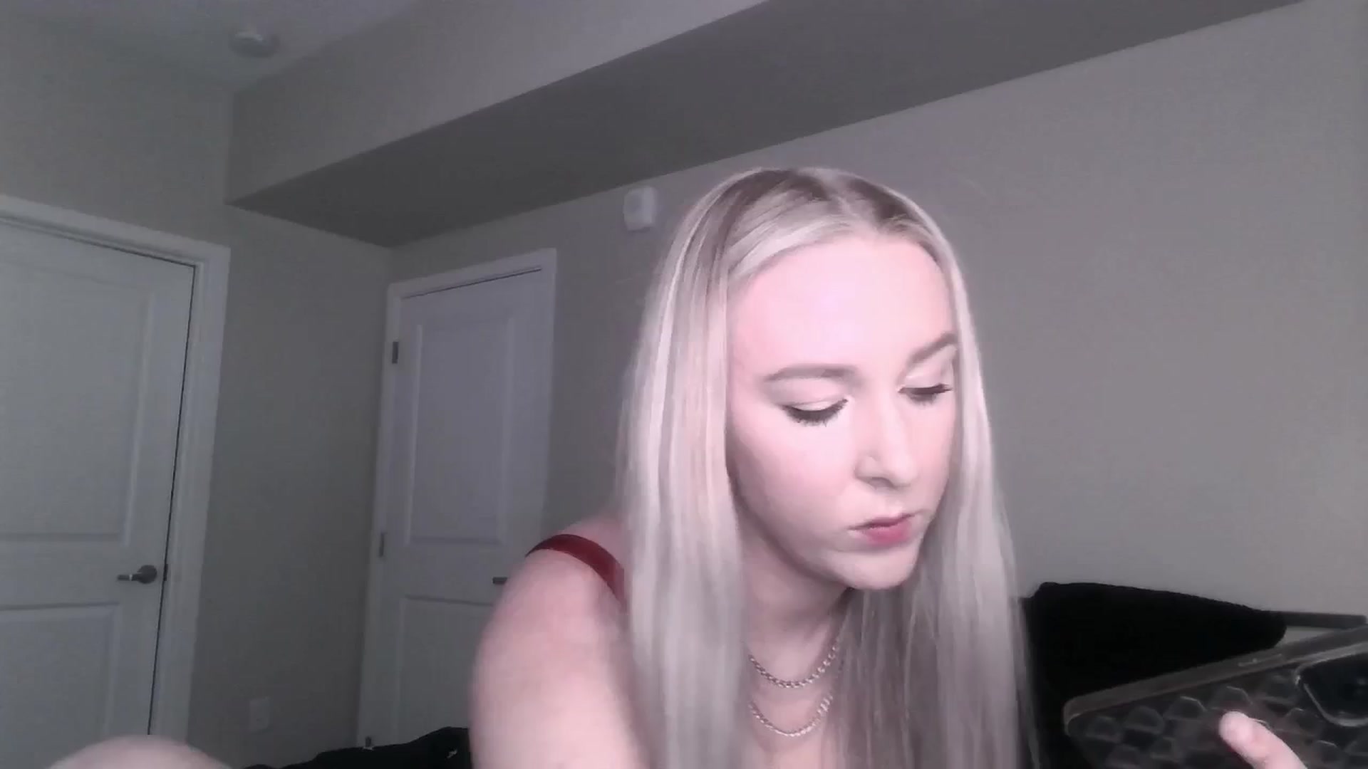 Gallery image thumbnail from ItsRavenRoses's myfreecams stream on, 06/25/2025, 06:36 image 8 of 20