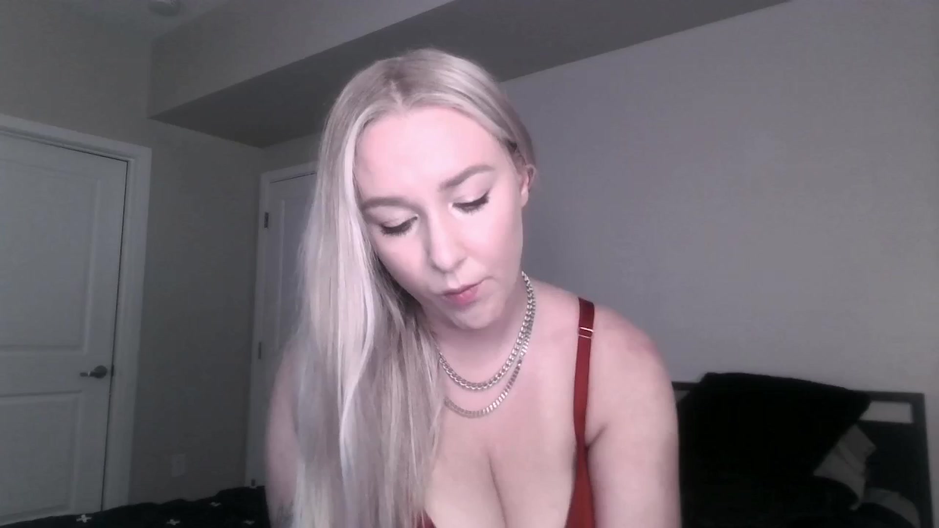 Gallery image thumbnail from ItsRavenRoses's myfreecams stream on, 06/25/2025, 06:36 image 17 of 20