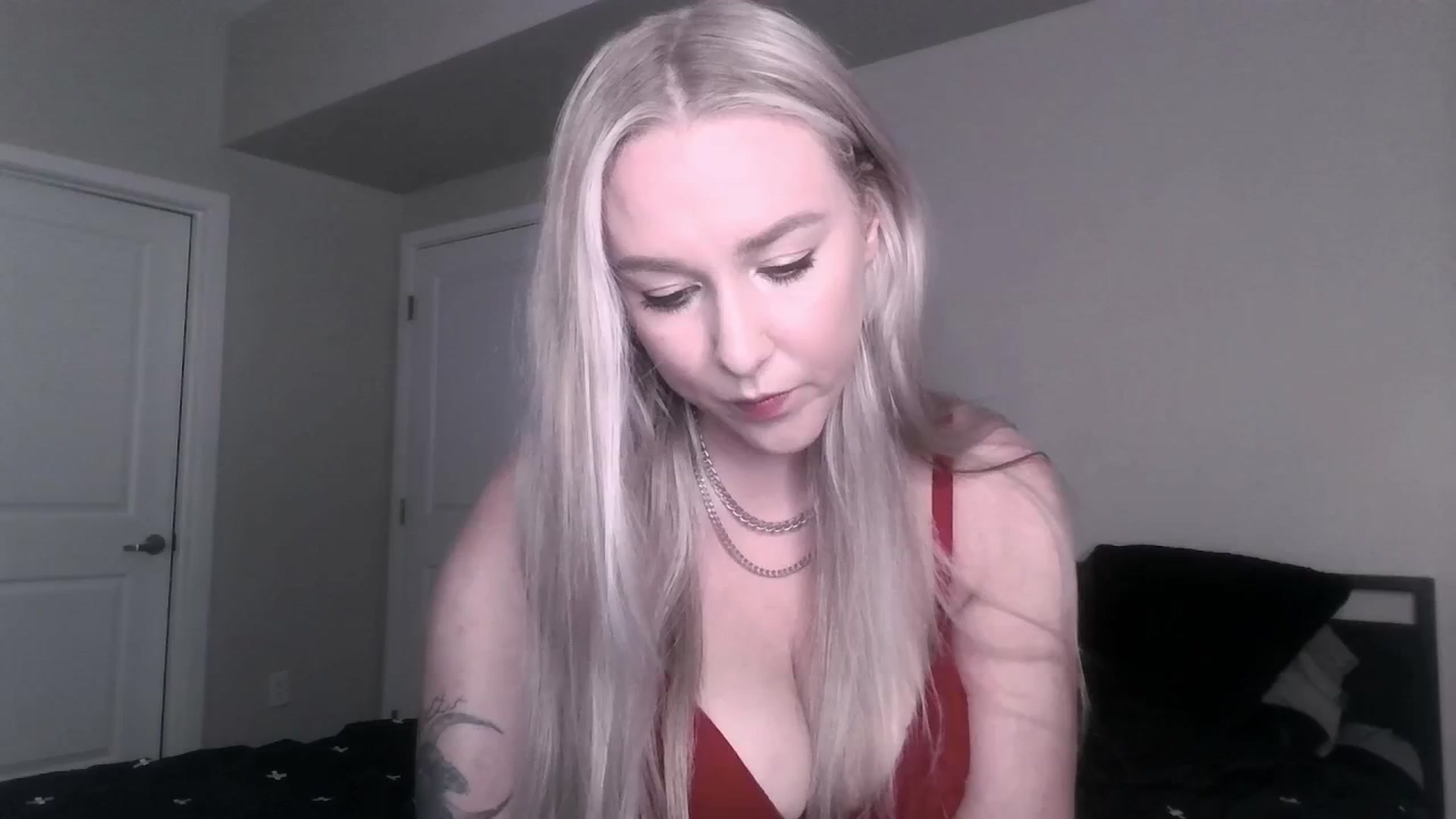 Gallery image thumbnail from ItsRavenRoses's myfreecams stream on, 06/25/2025, 06:36 image 4 of 20